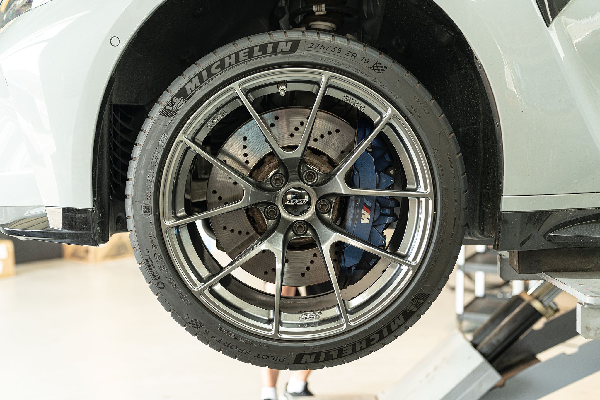 Grey BMW G80 M3 with 19"/20" VS-5RS Apex wheels in Anthracite