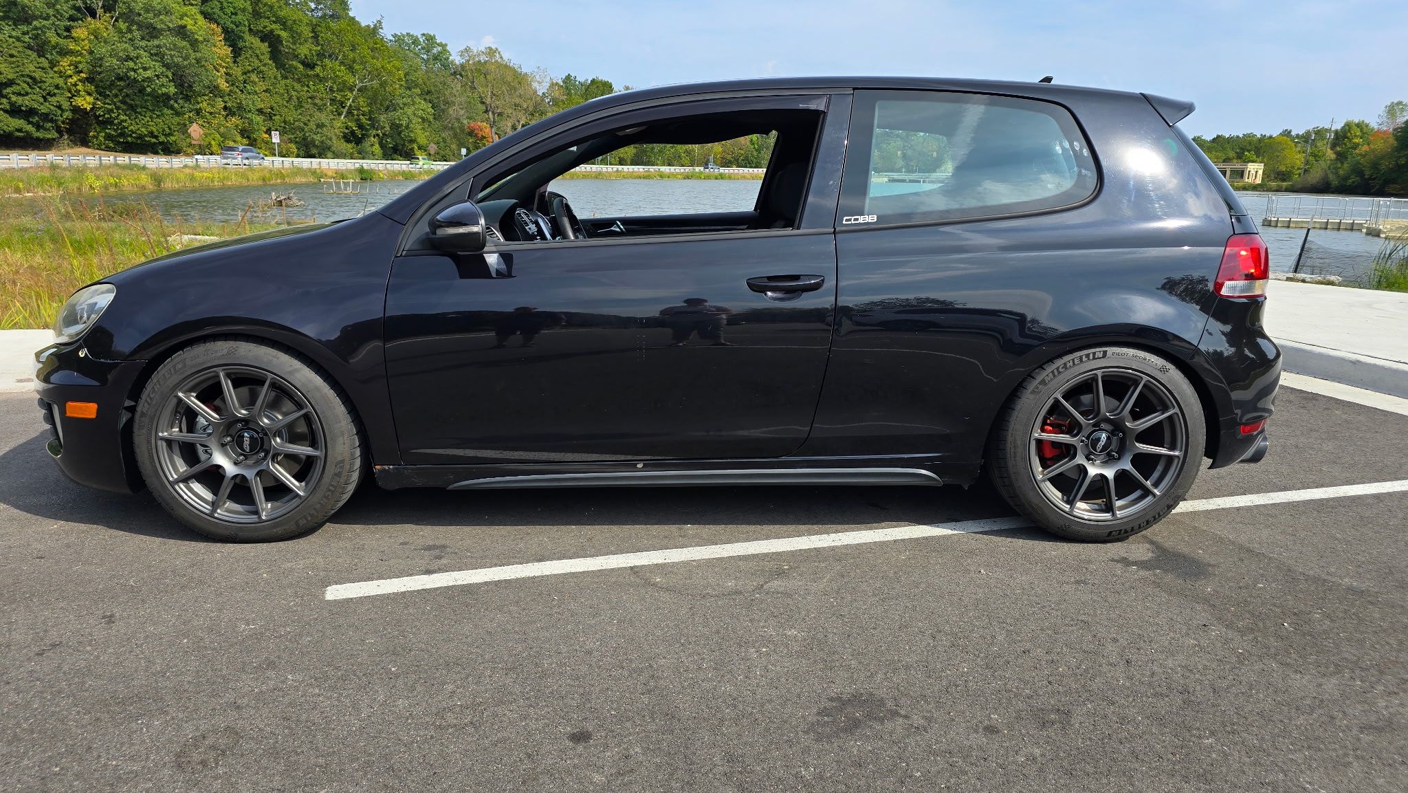 Black VW MK6 GTI with 17" SM-10 Apex wheels in Anthracite