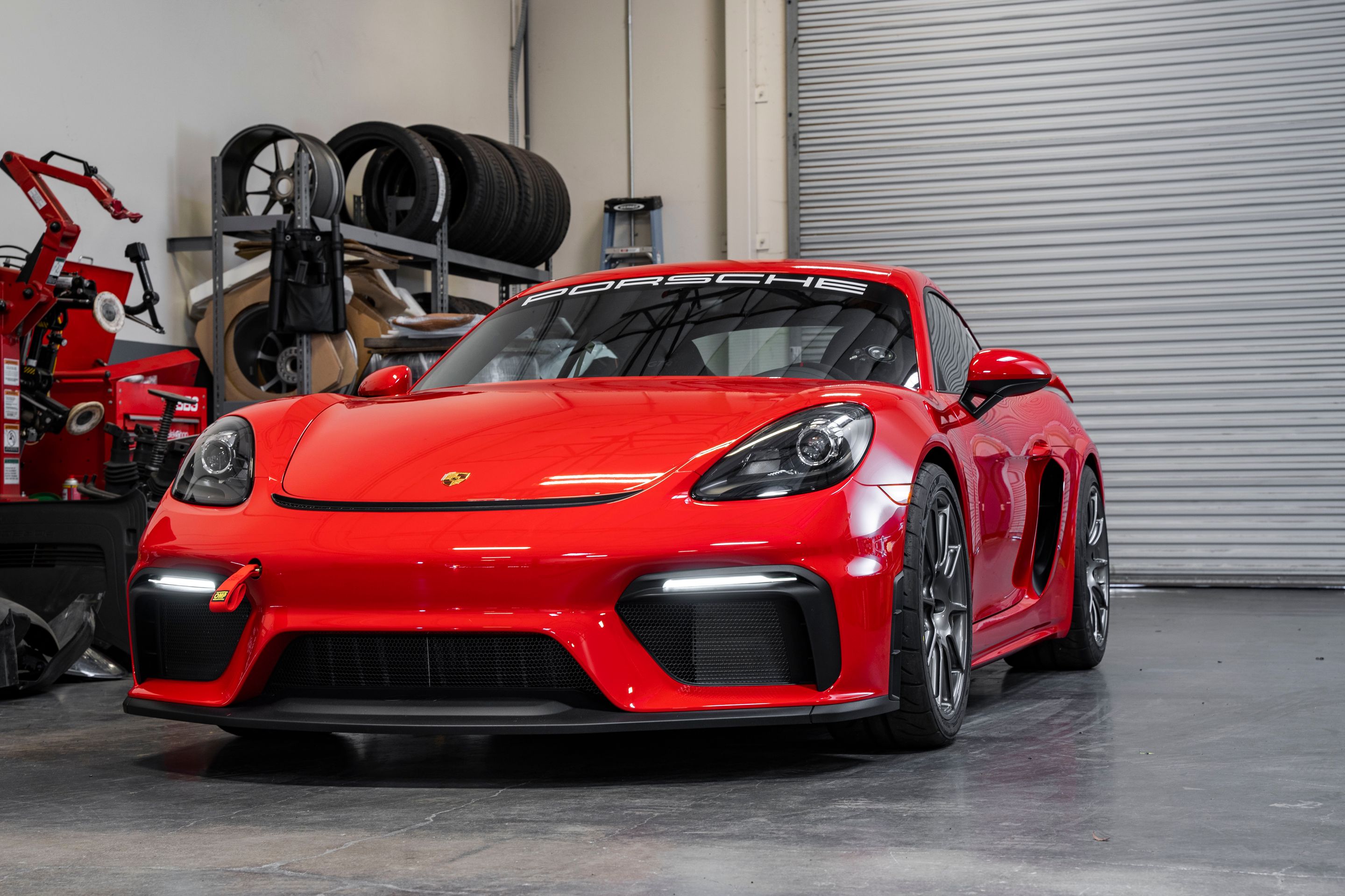 Red Porsche 718 Cayman GT4 with 19" SM-10 Apex wheels in Anthracite