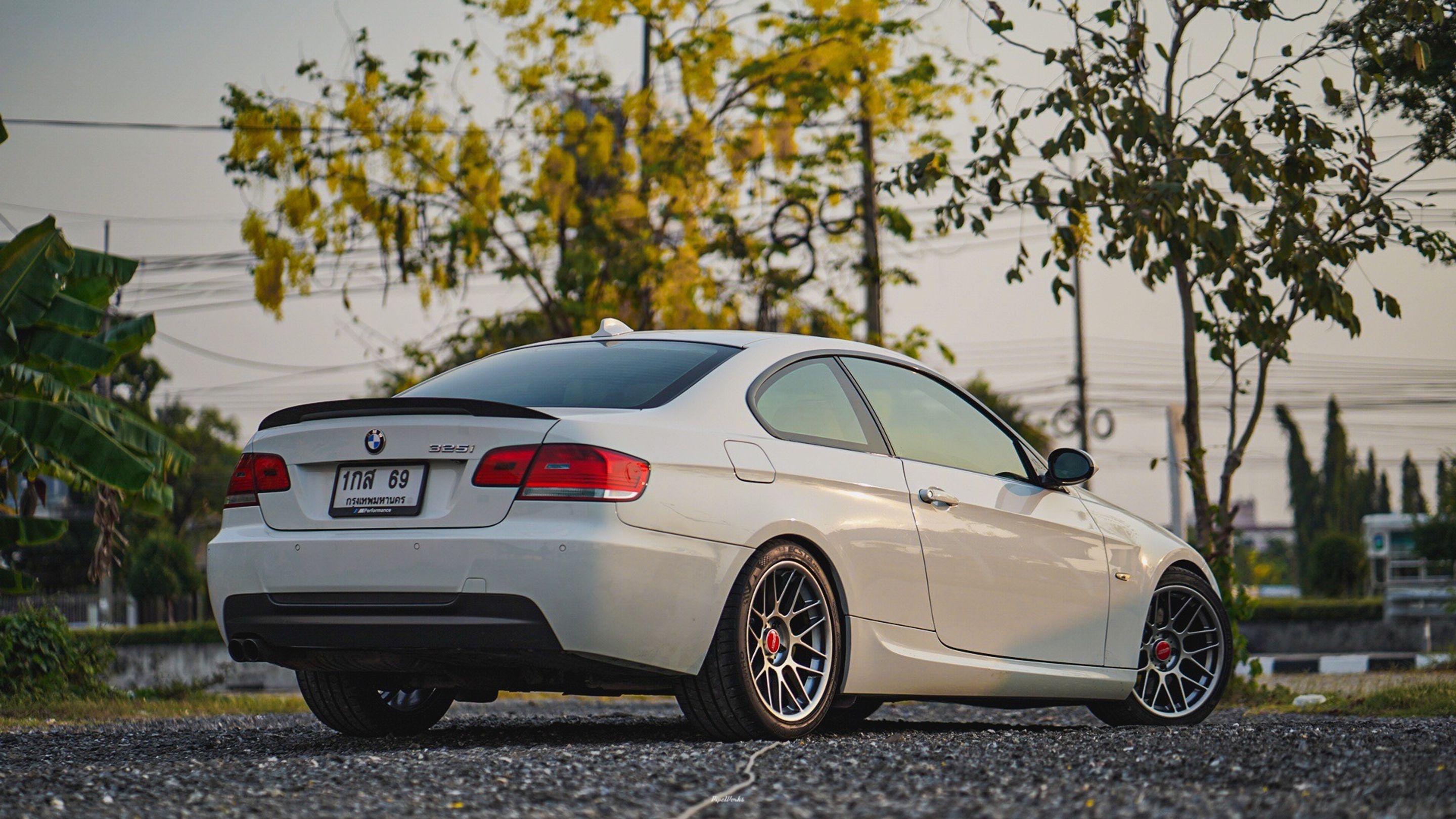 White BMW E92 Coupe 3 Series with 18" ARC-8 Apex wheels in Hyper Black