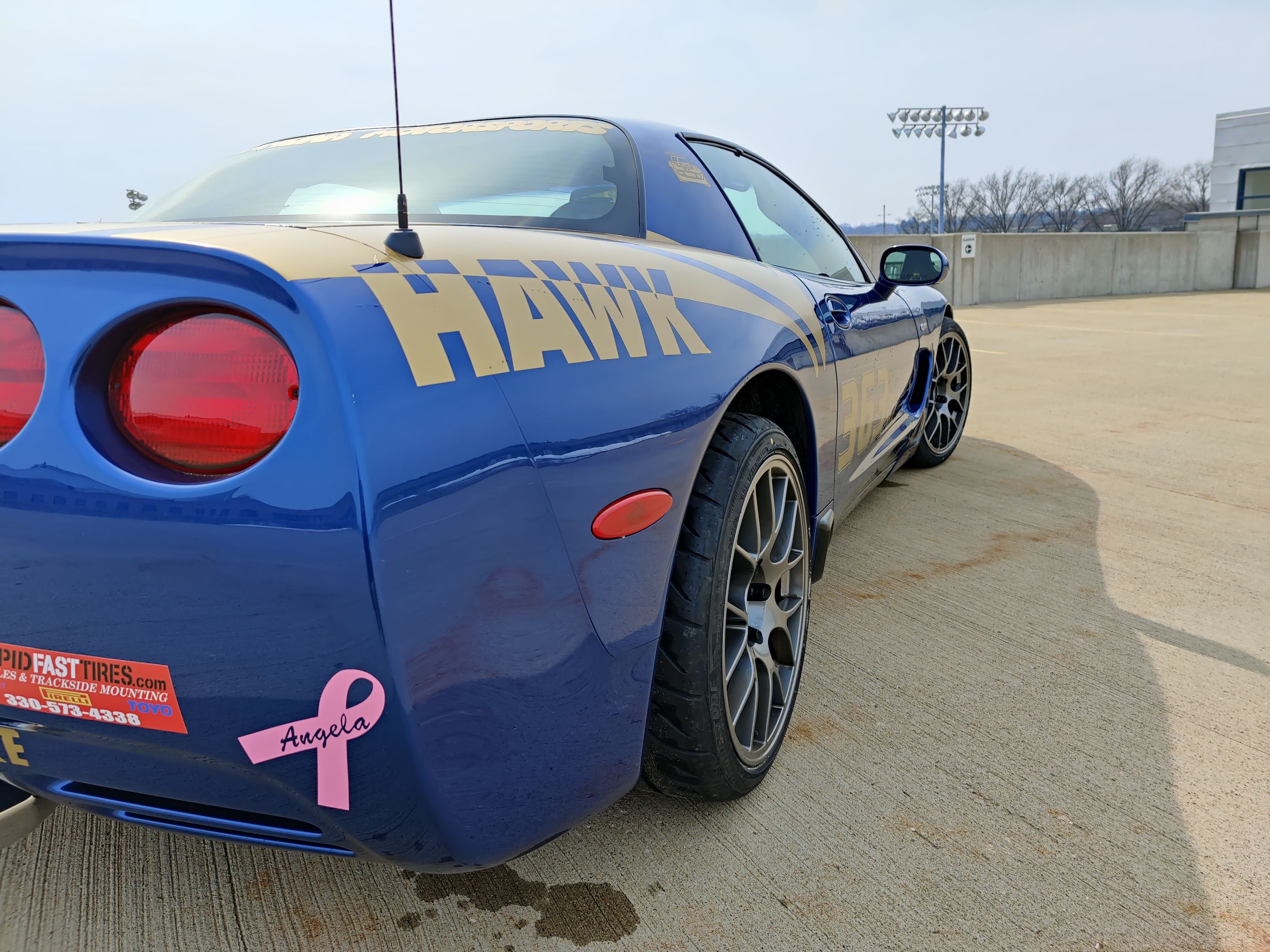 Blue Chevrolet C5 Corvette Z06 with 18" EC-7 Apex wheels in Anthracite