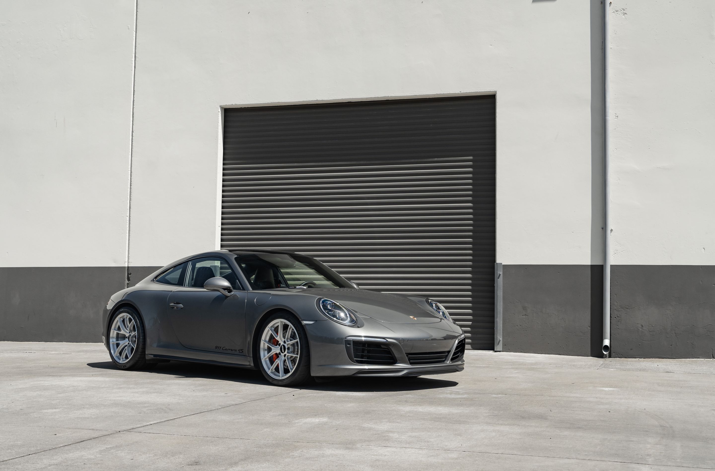 Grey Porsche 911 991.2 Carrera 4S with 19" VS-5RS Apex wheels in Brushed Clear