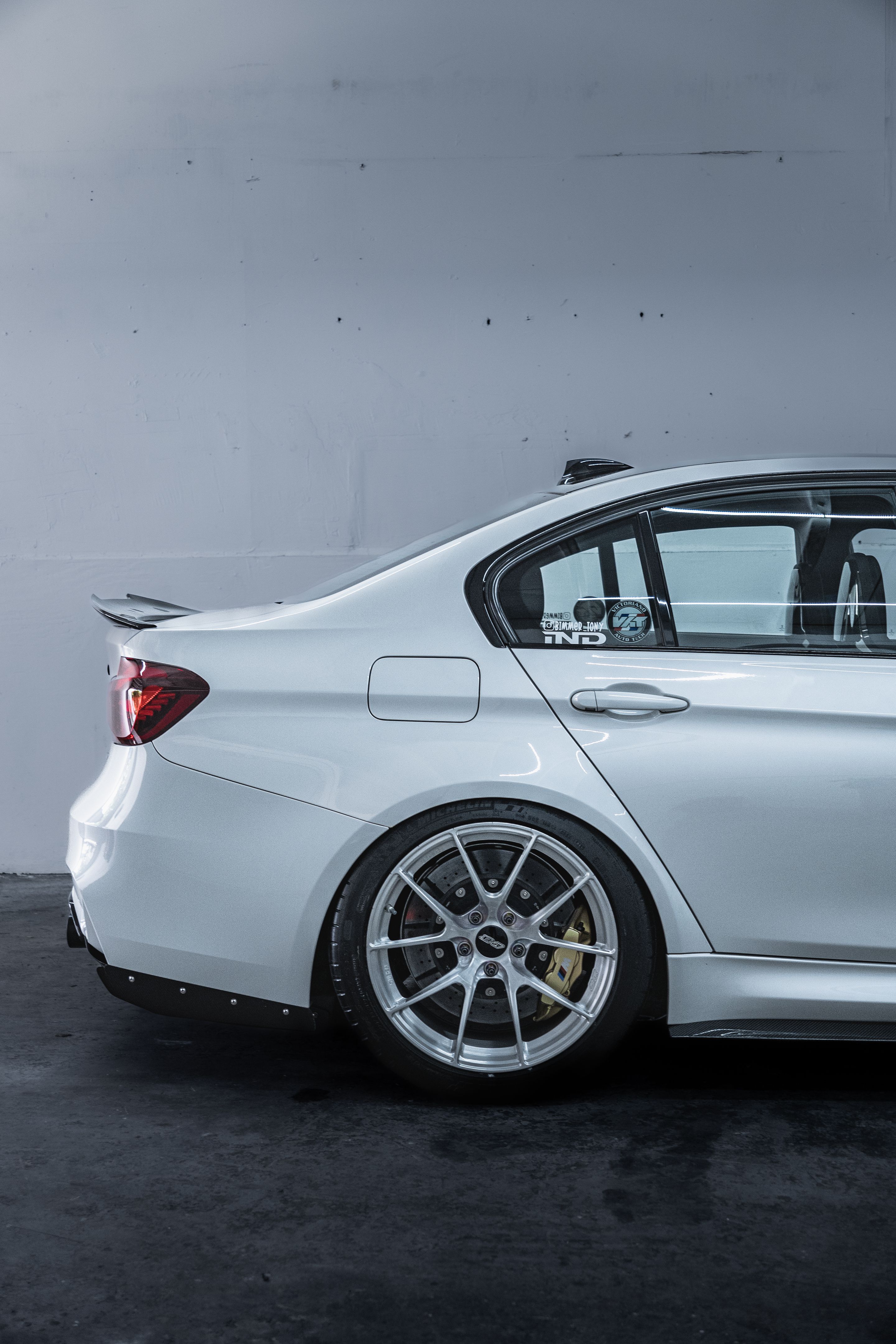White BMW F80 M3 with 19" VS-5RS Apex wheels in Brushed Clear