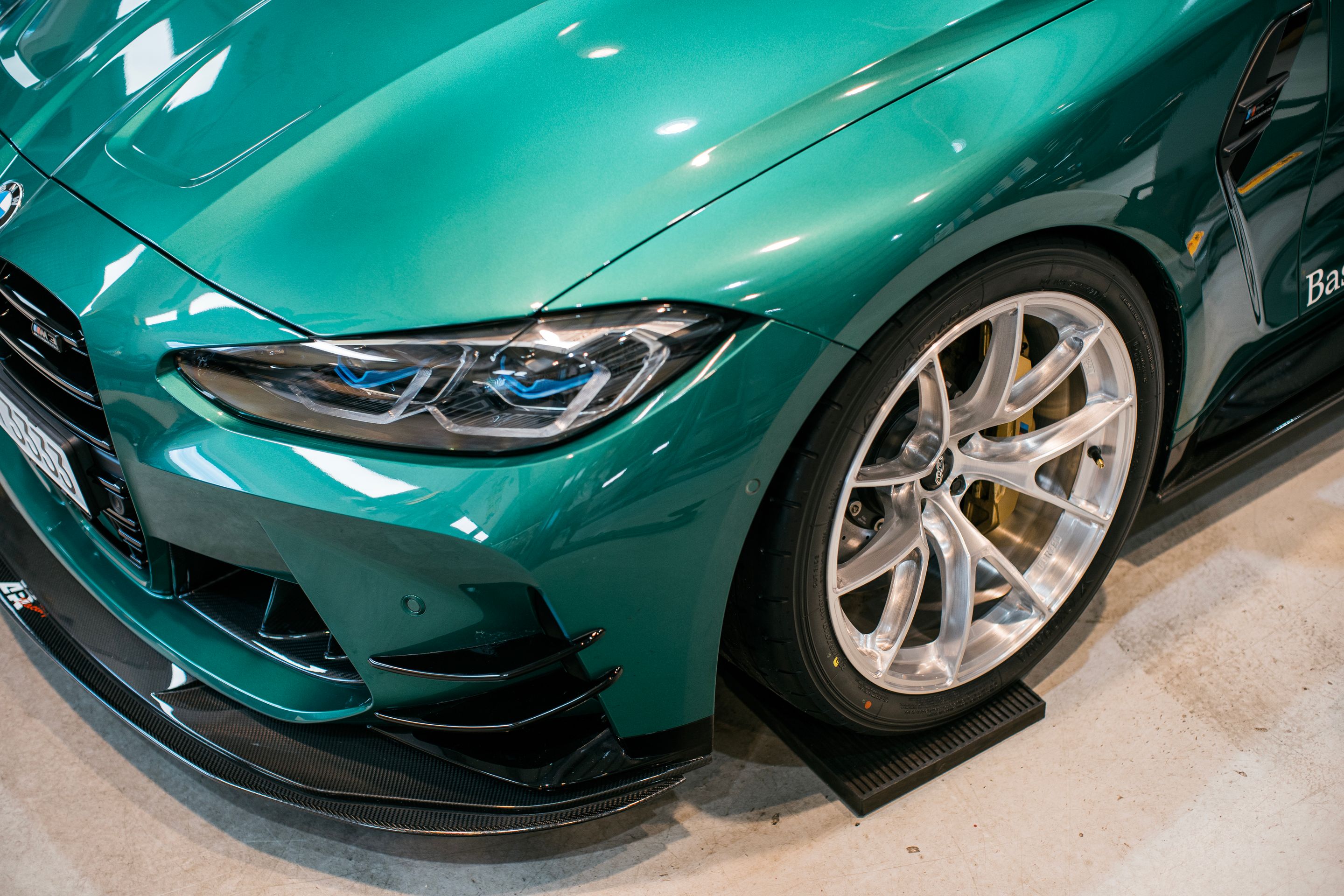 Green BMW G80 M3 with 19" VS-5RS Apex wheels in Brushed Clear