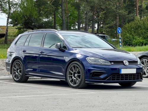 Blue VW Golf R - SM-10 in Anthracite