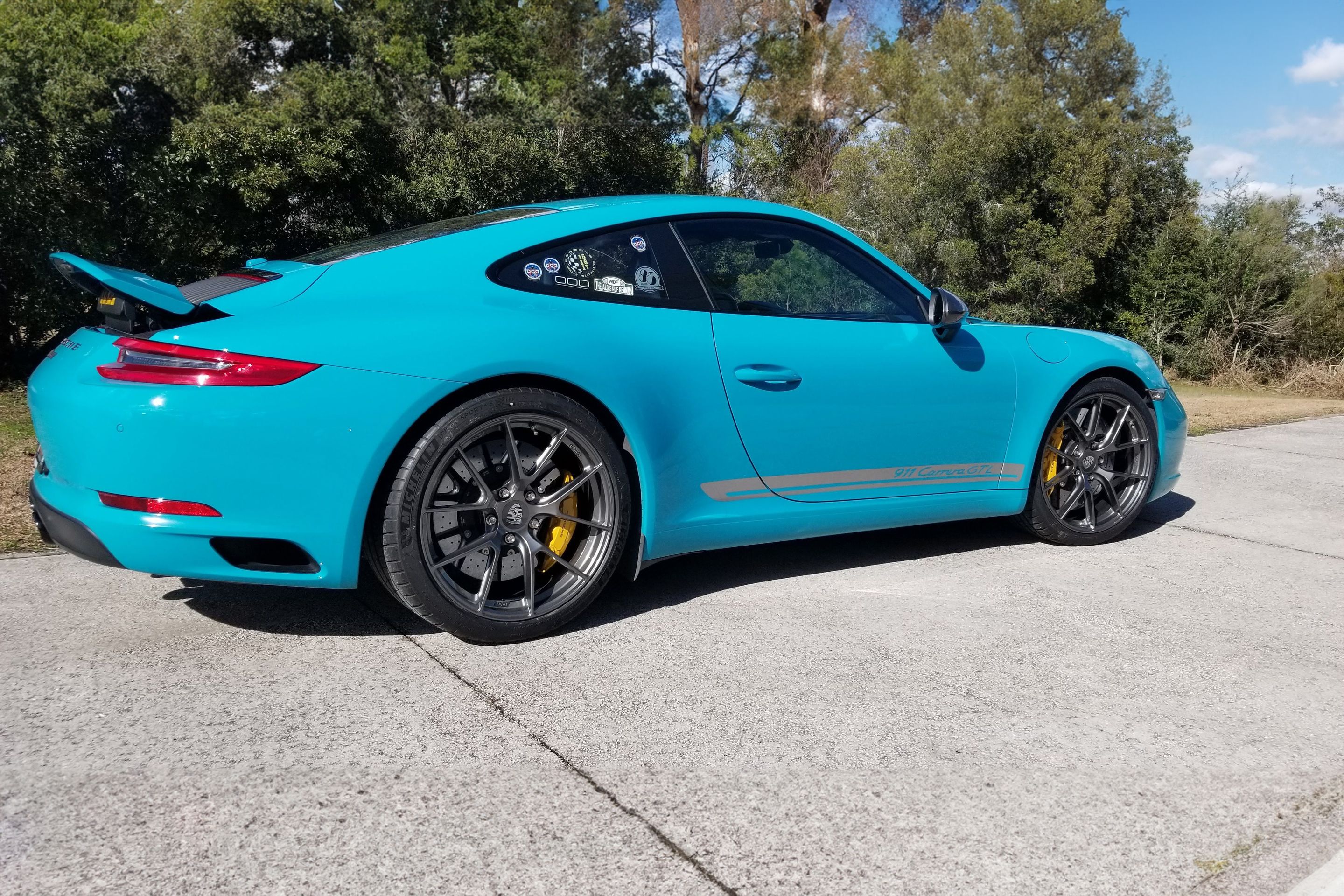 Blue Porsche 911 991.2 Carrera T with 20" VS-5RS Apex wheels in Anthracite