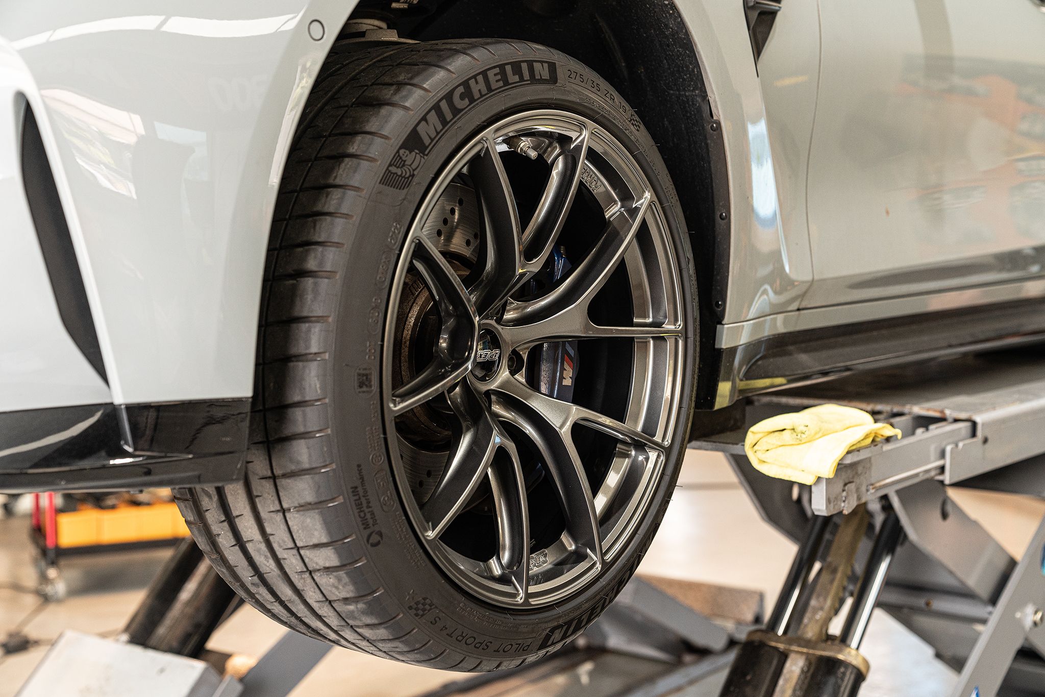 Grey BMW G80 M3 with 19"/20" VS-5RS Apex wheels in Anthracite