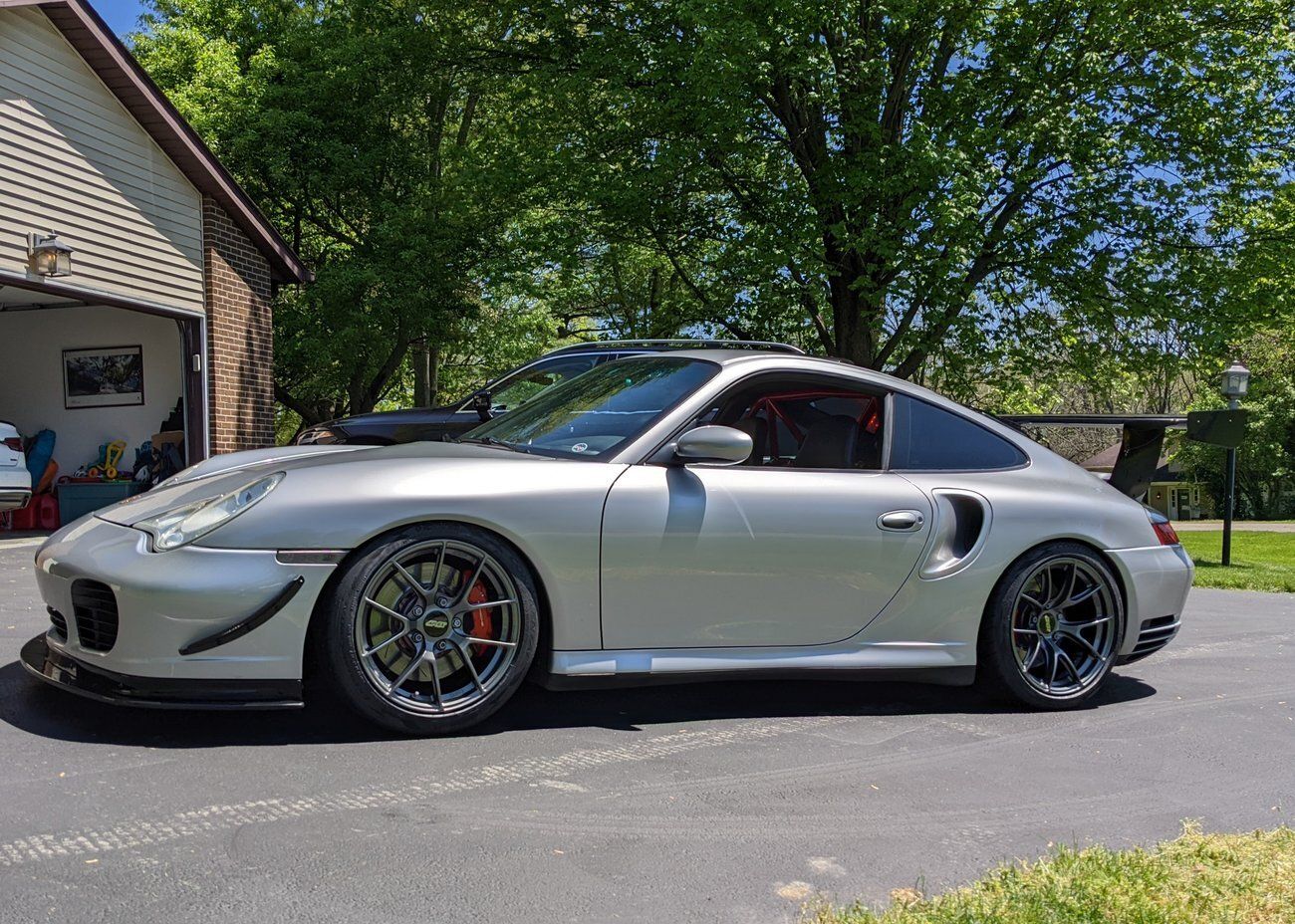 Silver Porsche 911 996 Turbo with 18" VS-5RS Apex wheels in Anthracite