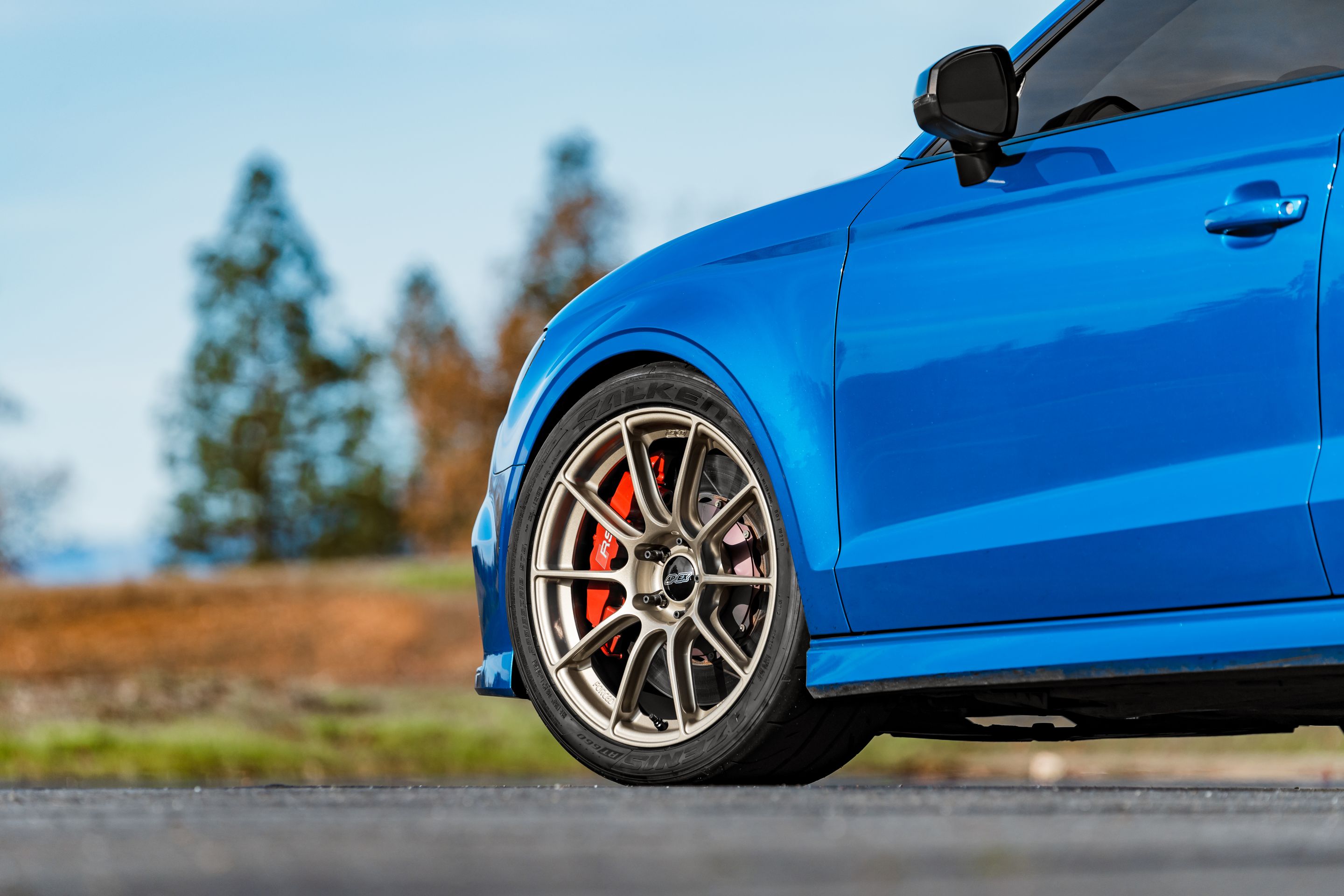 Blue Audi 8V RS 3 with 18" SM-10RS Apex wheels in Motorsport Gold