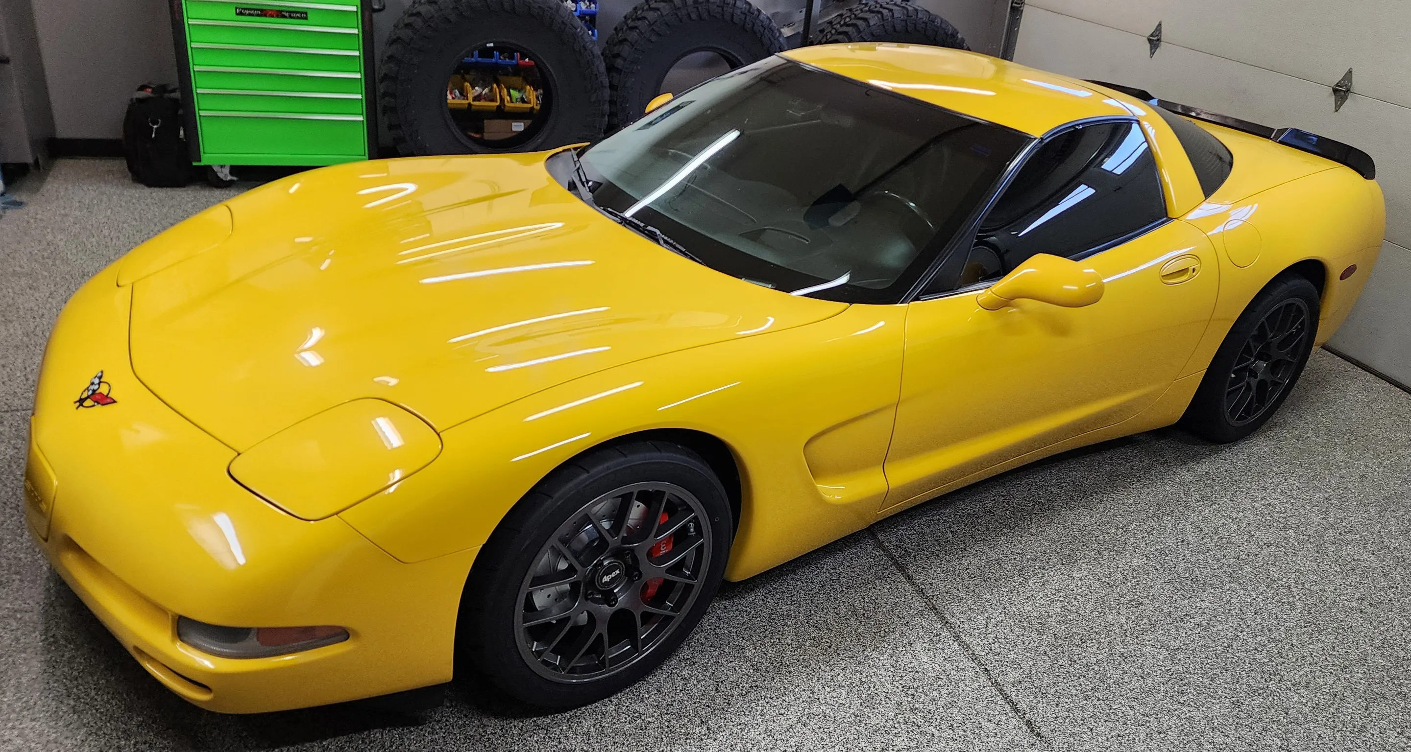 Yellow Chevrolet C5 Corvette Base/Z51 with 18" EC-7 Apex wheels in Anthracite