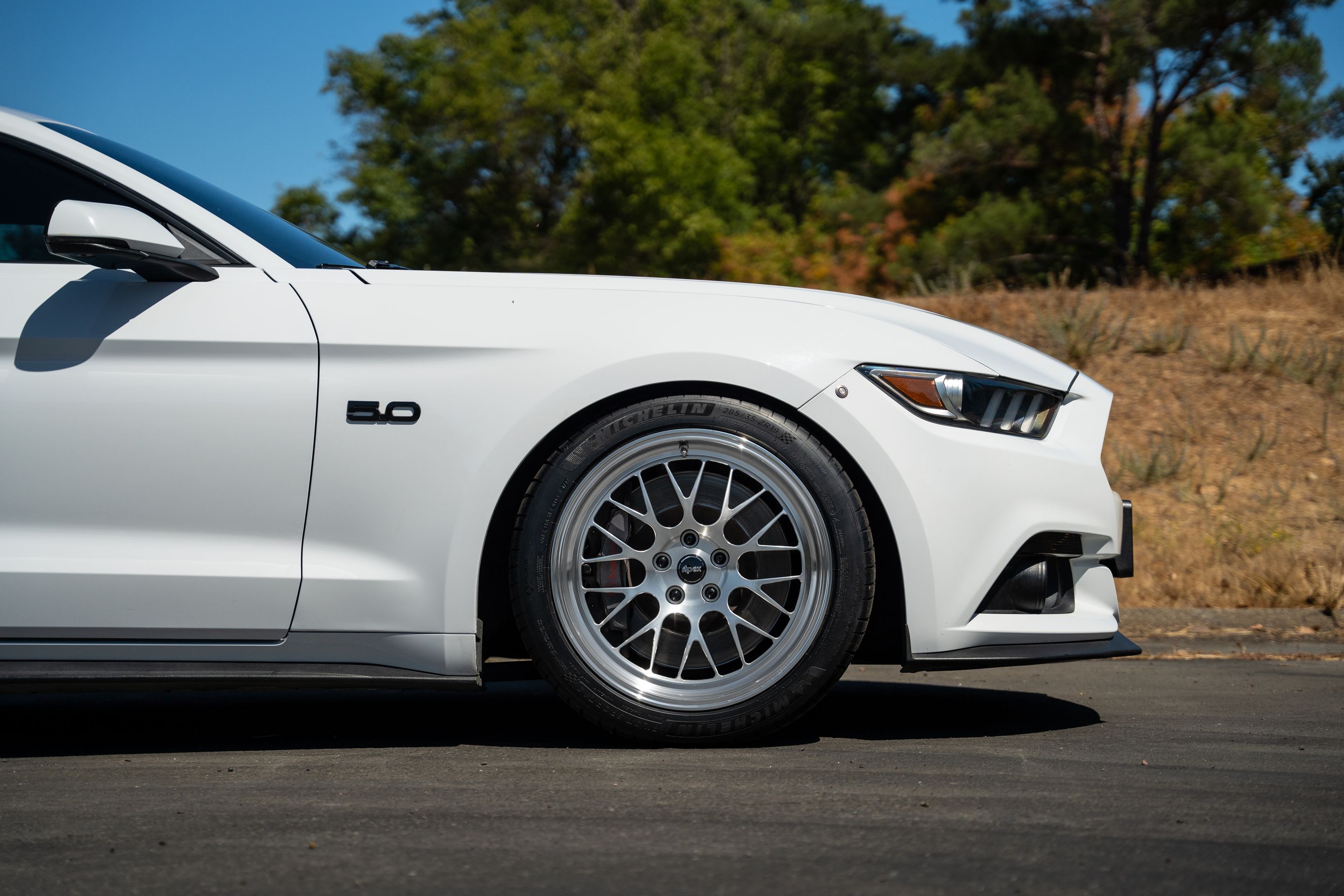 White Ford S550 Mustang GT with 19" ML-10RT Apex wheels in Machined Lip Brushed Clear