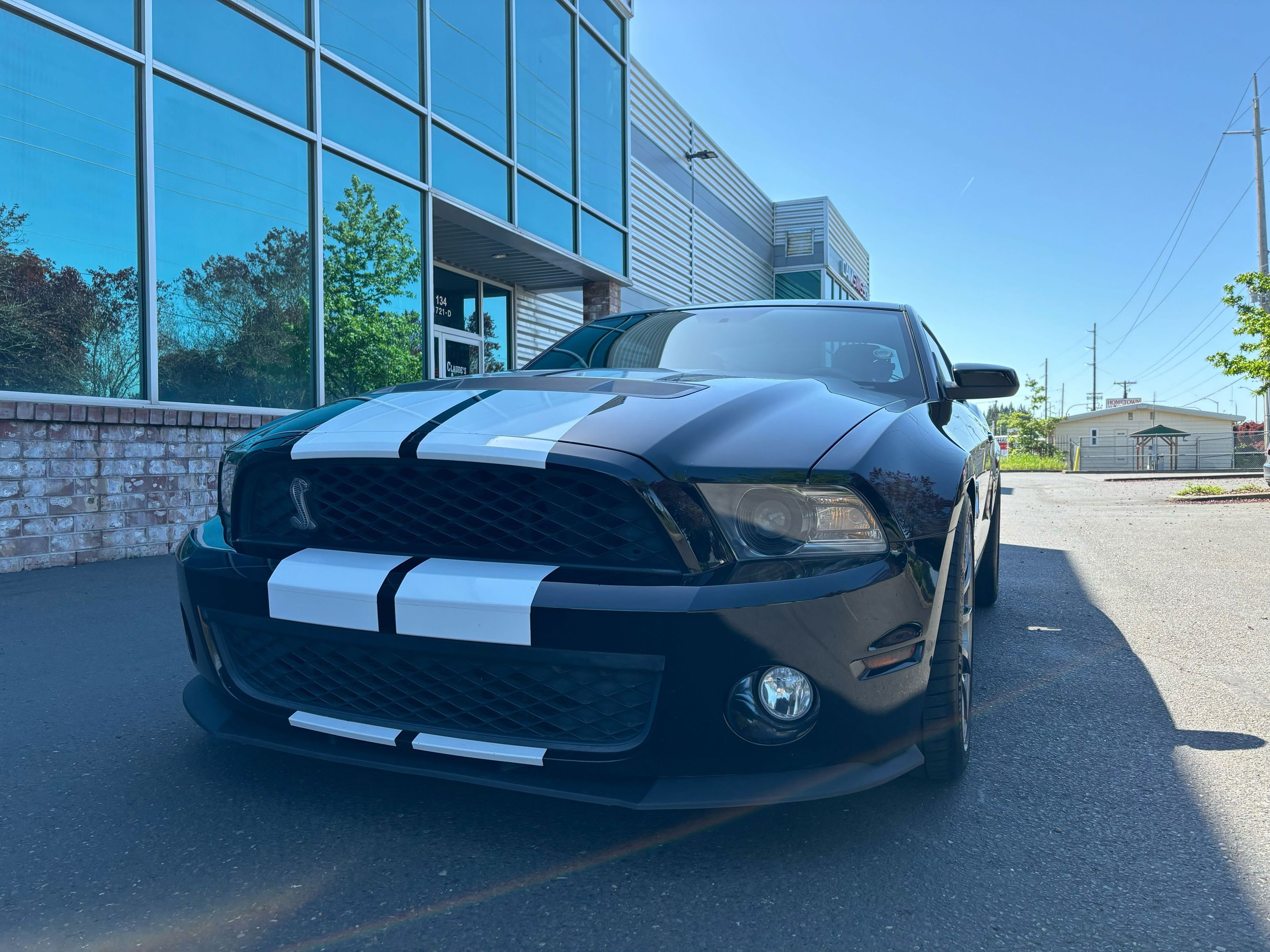 Black Ford S197 Mustang GT500 with 19"/18" SM-10 Apex wheels in Anthracite