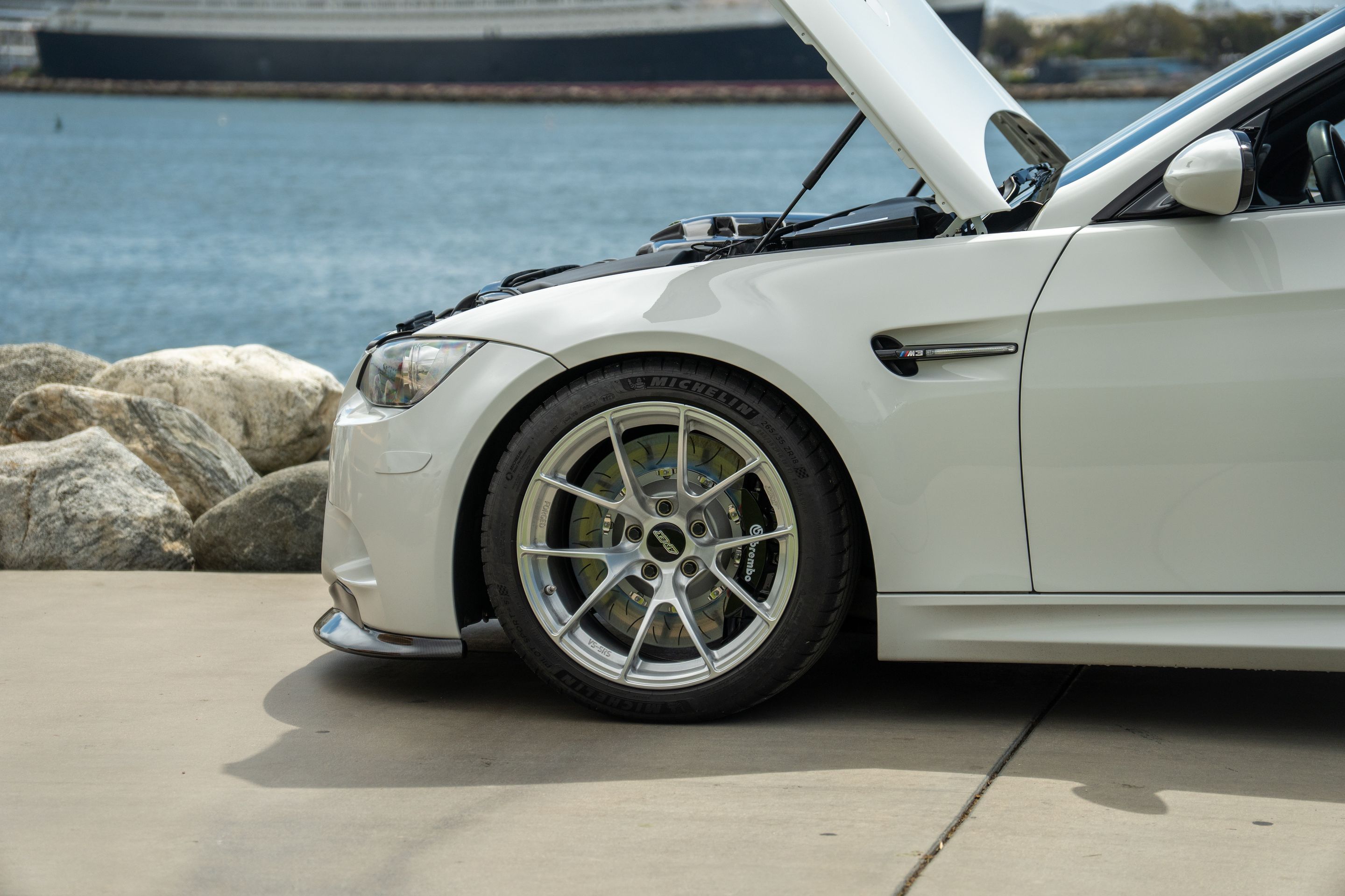 White BMW E92 Coupe M3 with 18" VS-5RS Apex wheels in Brushed Clear