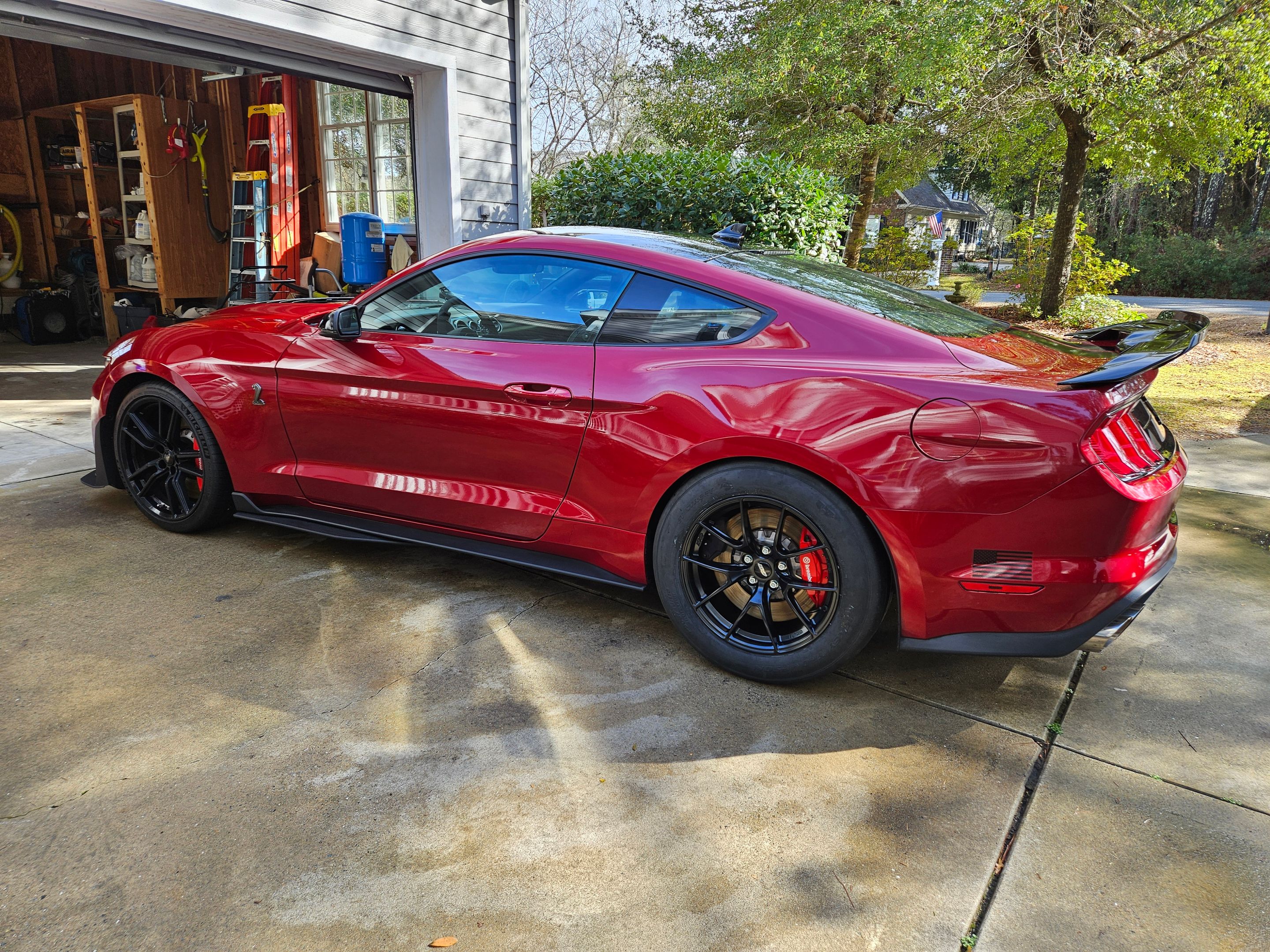 Red Ford S550 Mustang GT500 with 20"/18" VS-5RS Apex wheels in Satin Black