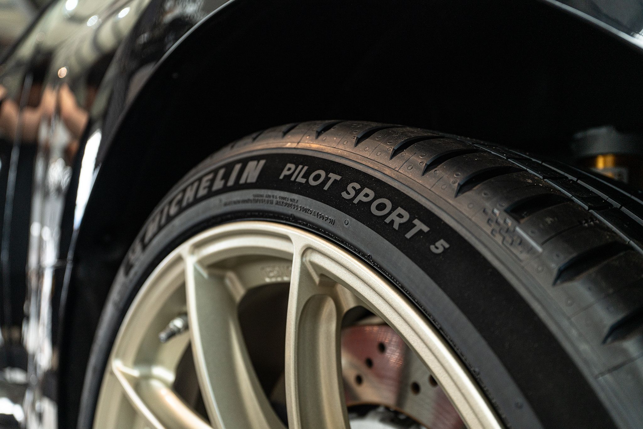 Black BMW G87 M2 with 19" VS-5RS Apex wheels in Motorsport Gold