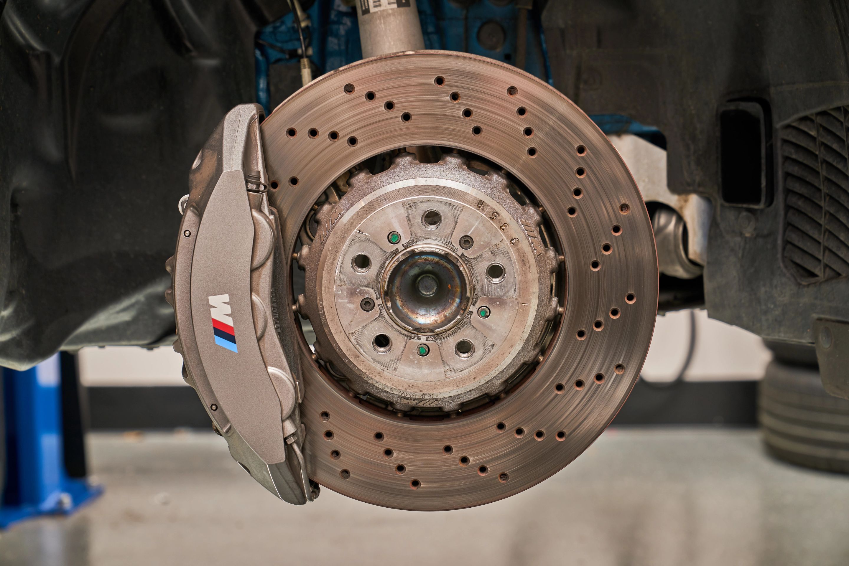 Blue BMW F87 M2 with 19" EC-7 Apex wheels in Race Silver