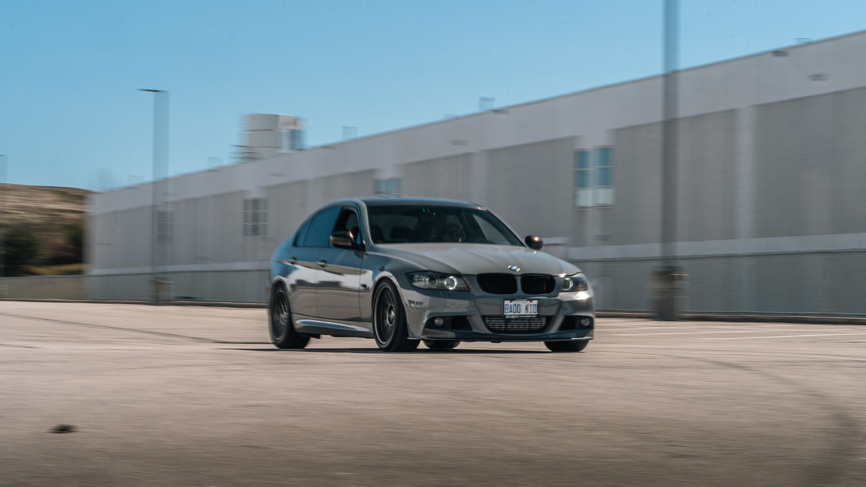 Grey BMW E90 LCI Sedan 3 Series with 17" ARC-8 Apex wheels in Anthracite