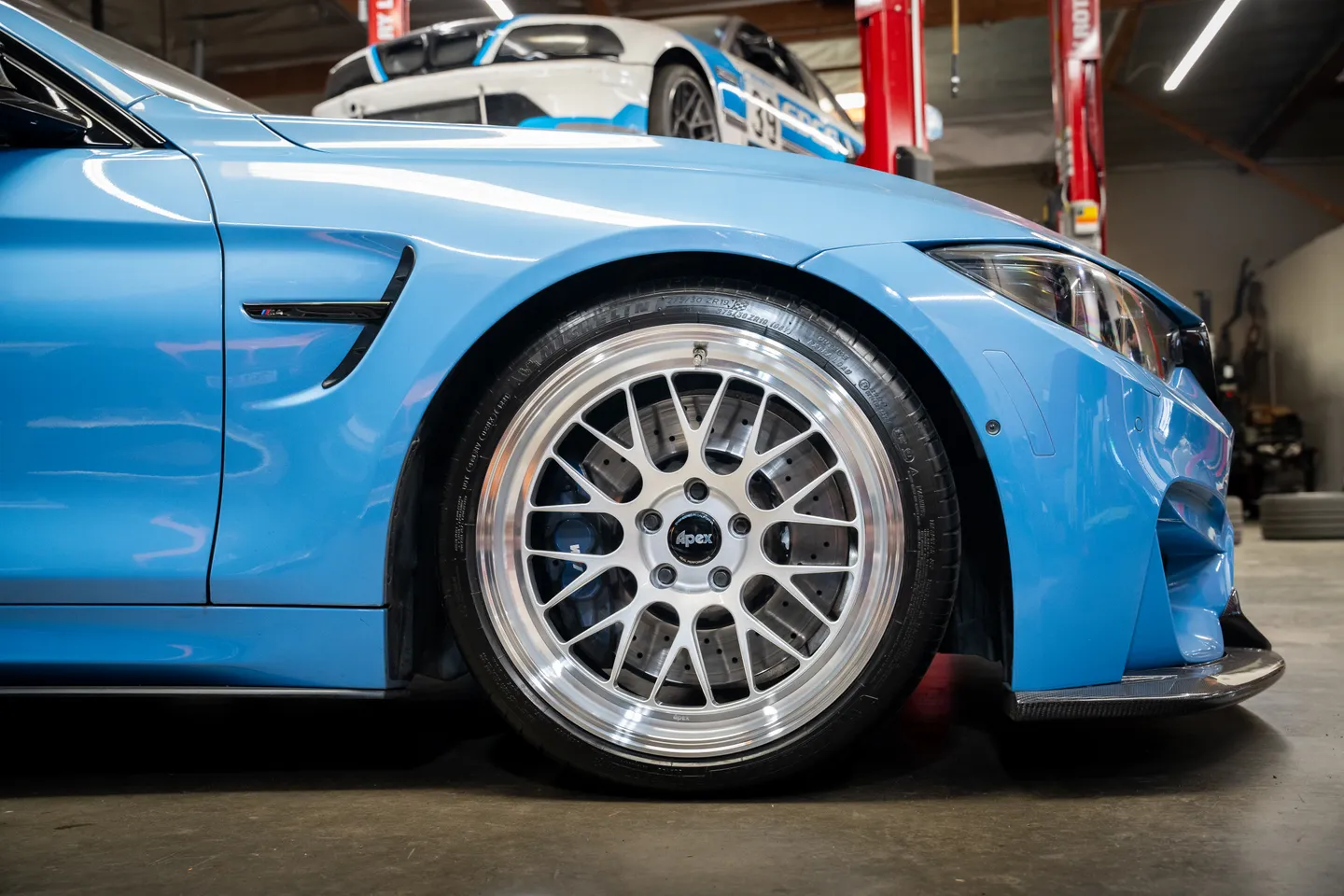 BMW F82 Coupe M4 with 19