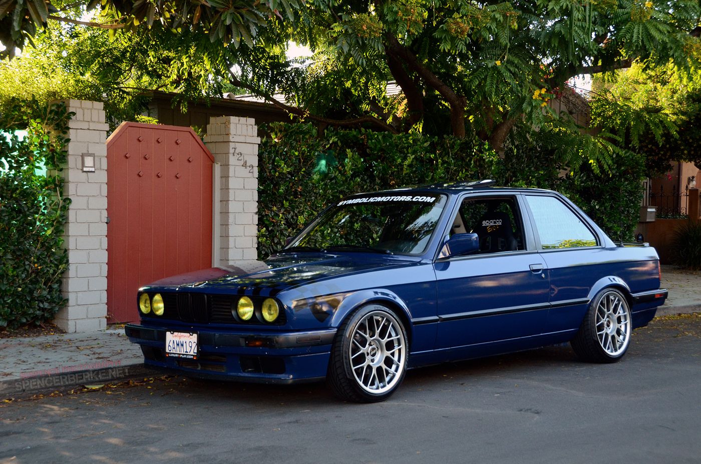 Blue BMW E30 3 Series with 17" ARC-8 Apex wheels in Hyper Silver