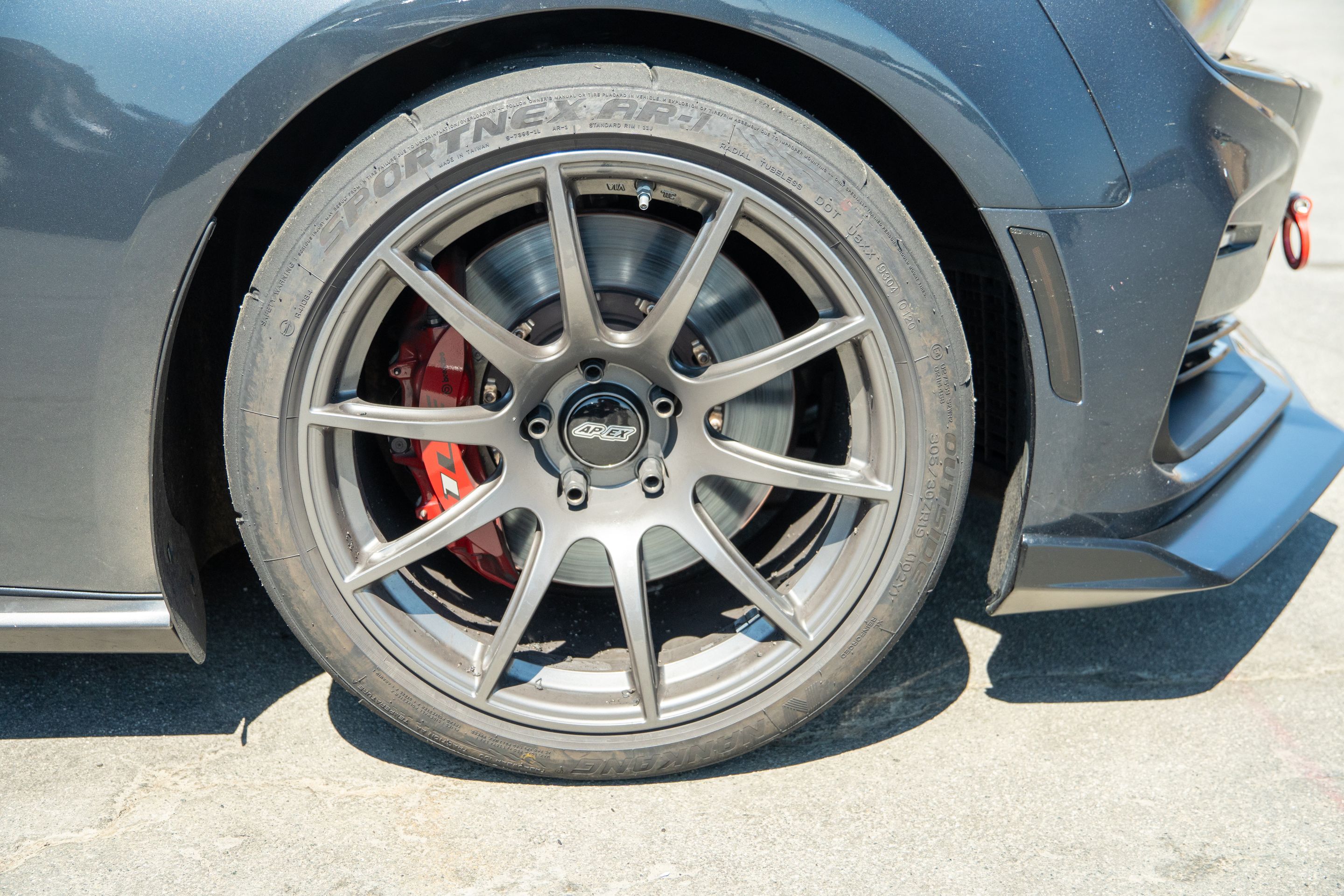 Grey Chevrolet 6th Gen Camaro SS 1LE with 19" SM-10 Apex wheels in Anthracite