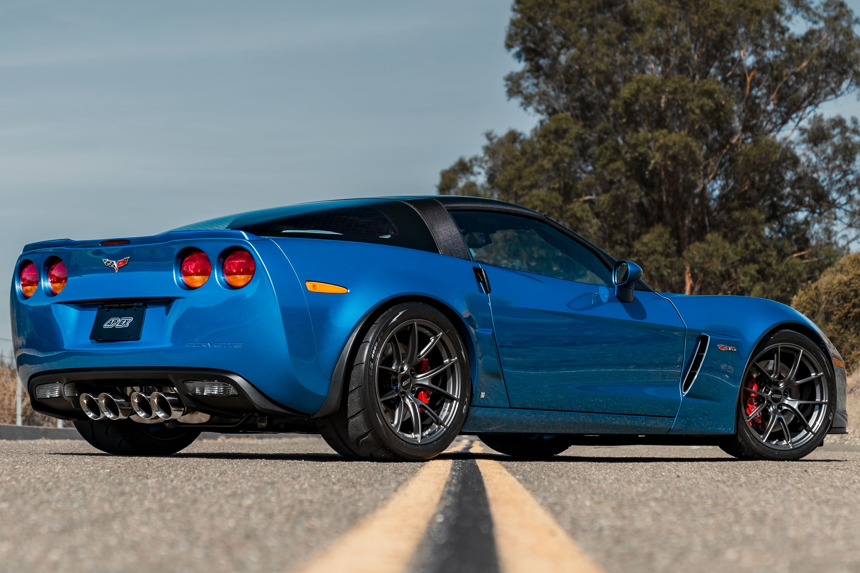 Blue Chevrolet C6 Corvette Z06 with 19" VS-5RS Apex wheels in Anthracite