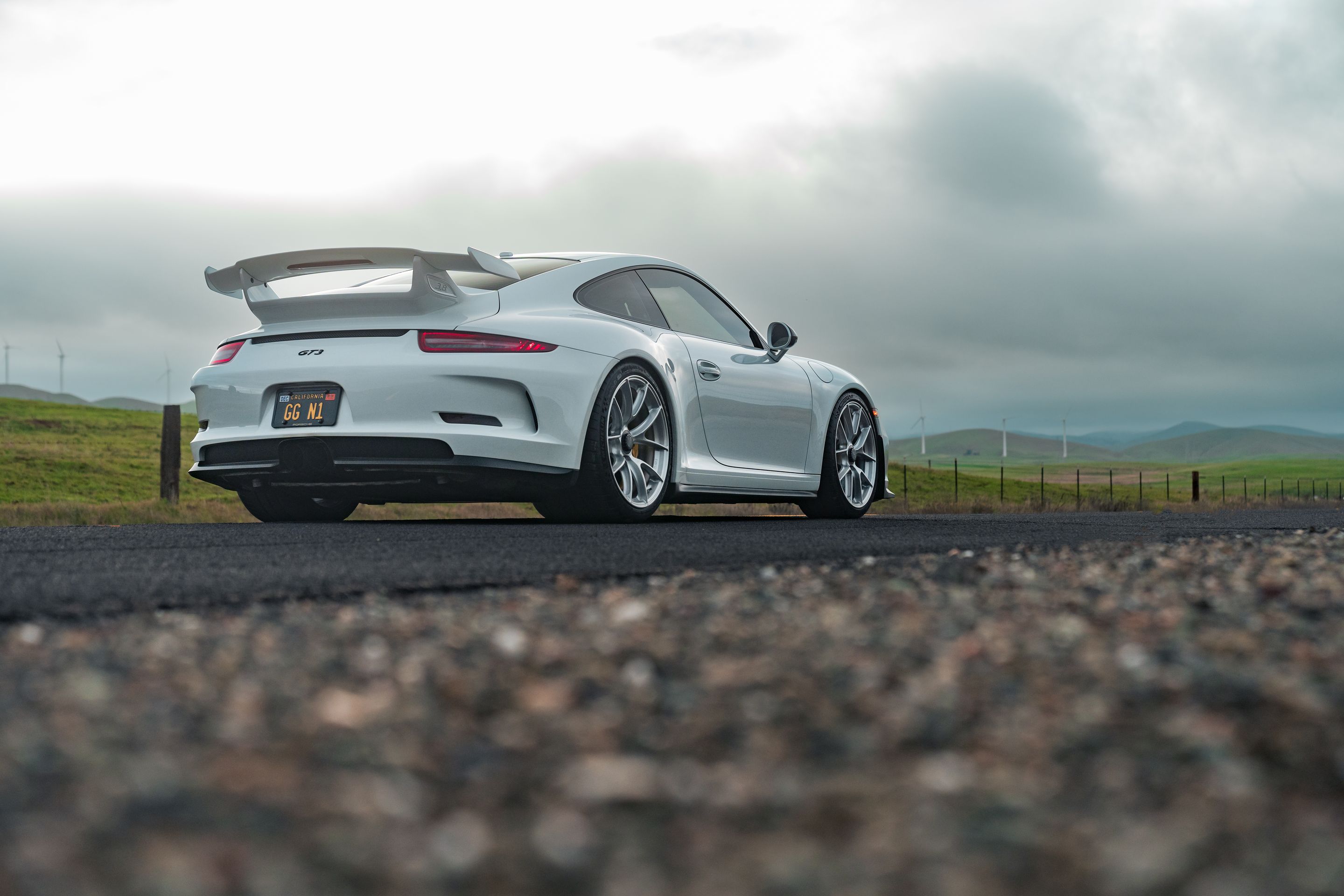 White Porsche 911 991.1 GT3 with 20" VS-5RS Apex wheels in Brushed Clear