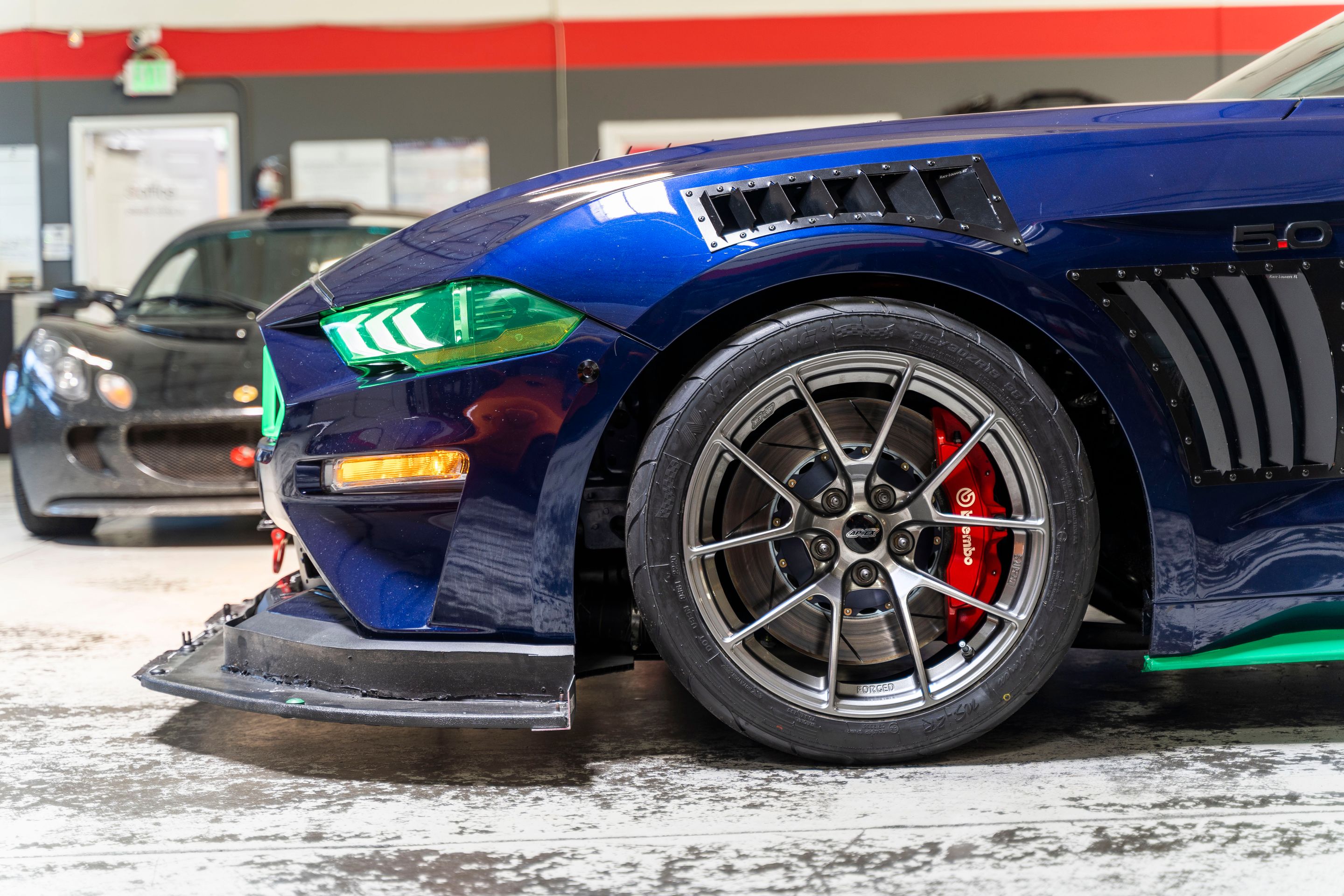 Blue Ford S550 Mustang GT with 18" VS-5RS Apex wheels in Anthracite