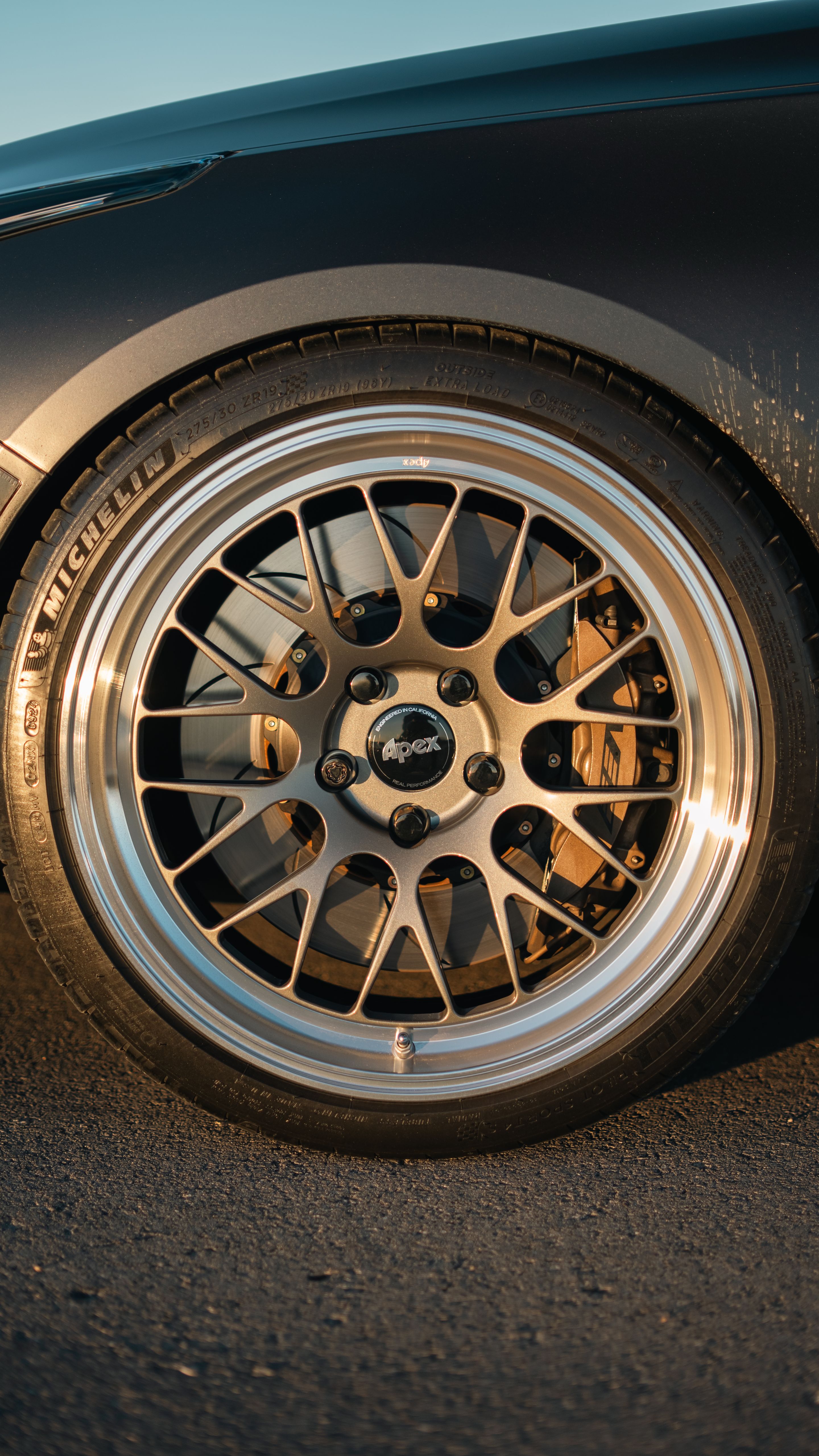 Black Cadillac CT4-V Blackwing with 19" ML-10RT Apex wheels in Machined Lip Anthracite