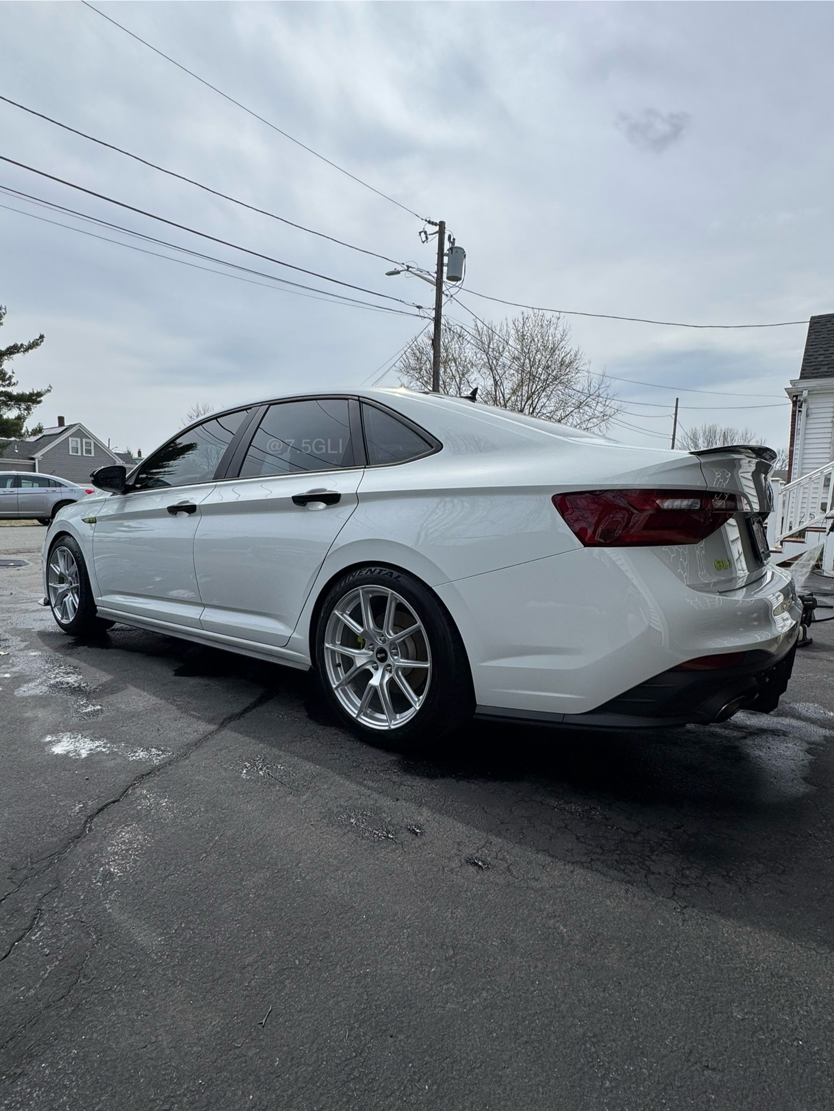 White VW MK7 GLI with 18" VS-5 Apex wheels in Race Silver