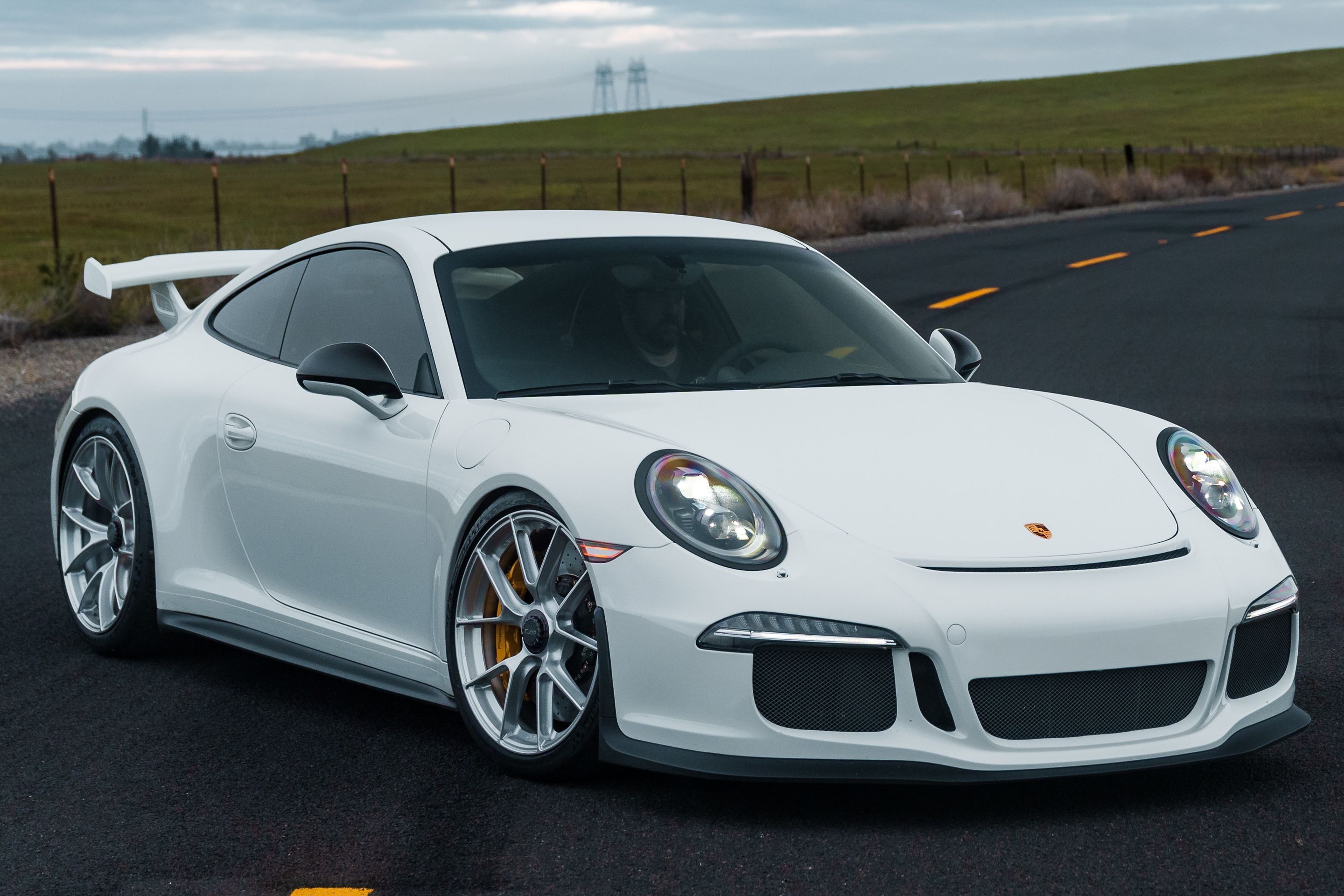 White Porsche 911 991.1 GT3 with 20" VS-5RS Apex wheels in Brushed Clear