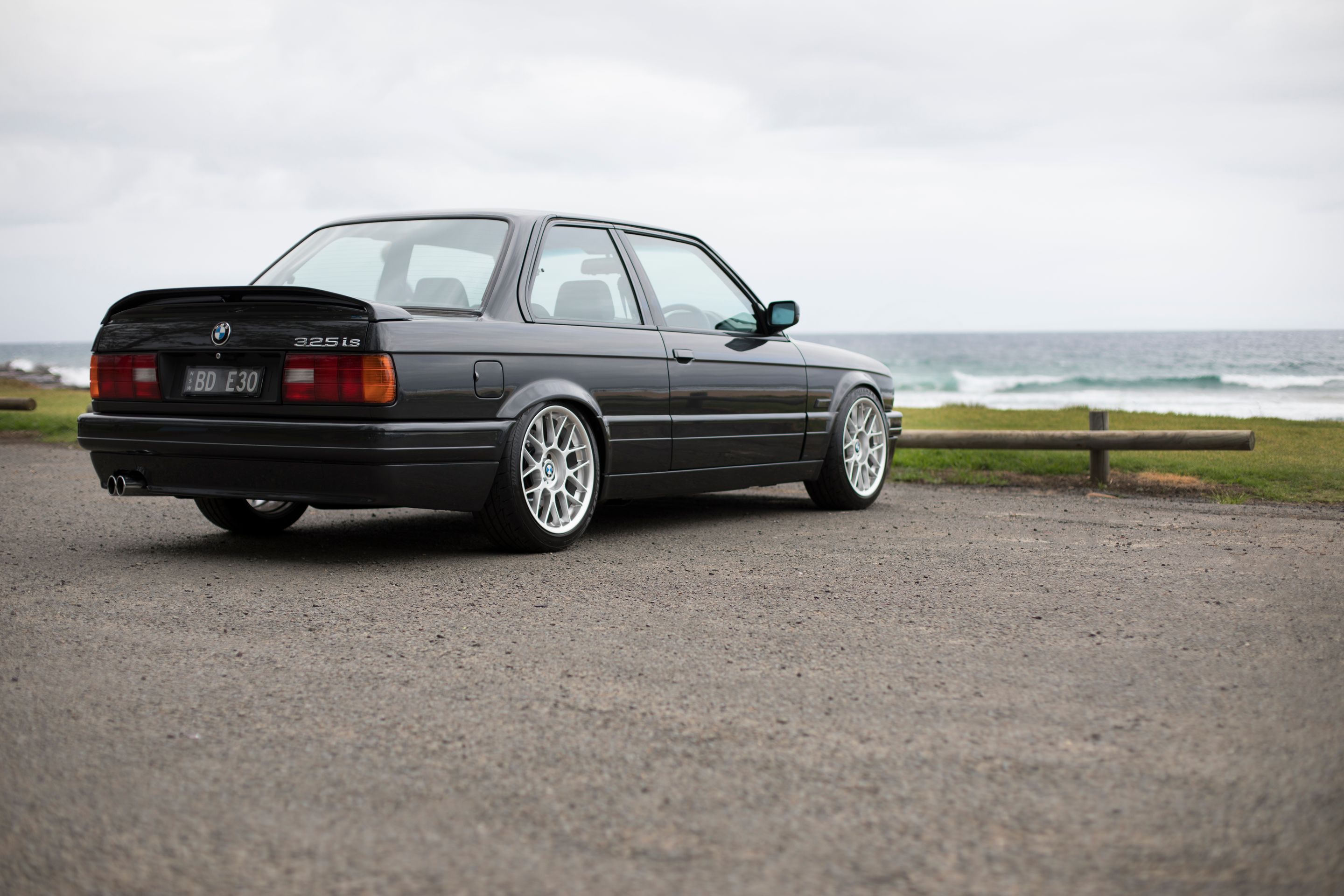 Black BMW E30 3 Series with 17" ARC-8 Apex wheels in Hyper Silver