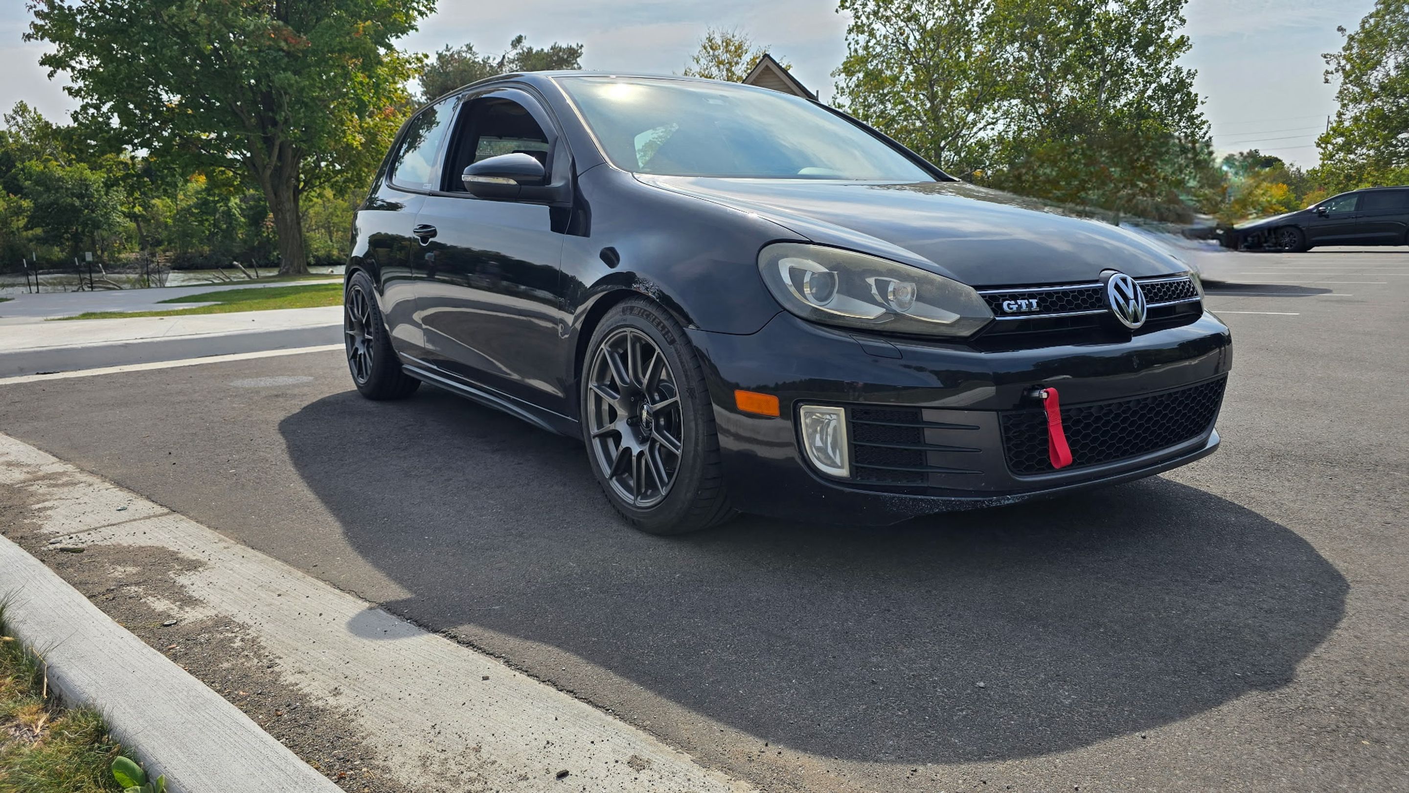 Black VW MK6 GTI with 17" SM-10 Apex wheels in Anthracite