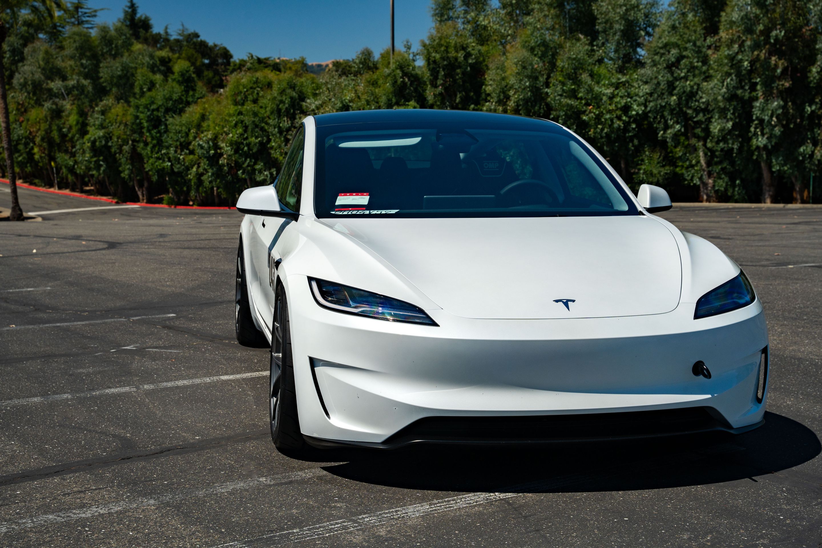 White Tesla Model 3 with 19" VS-5RS Apex wheels in Anthracite
