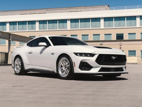 White Ford Mustang - ML-10RT in Machined Lip Brushed Clear