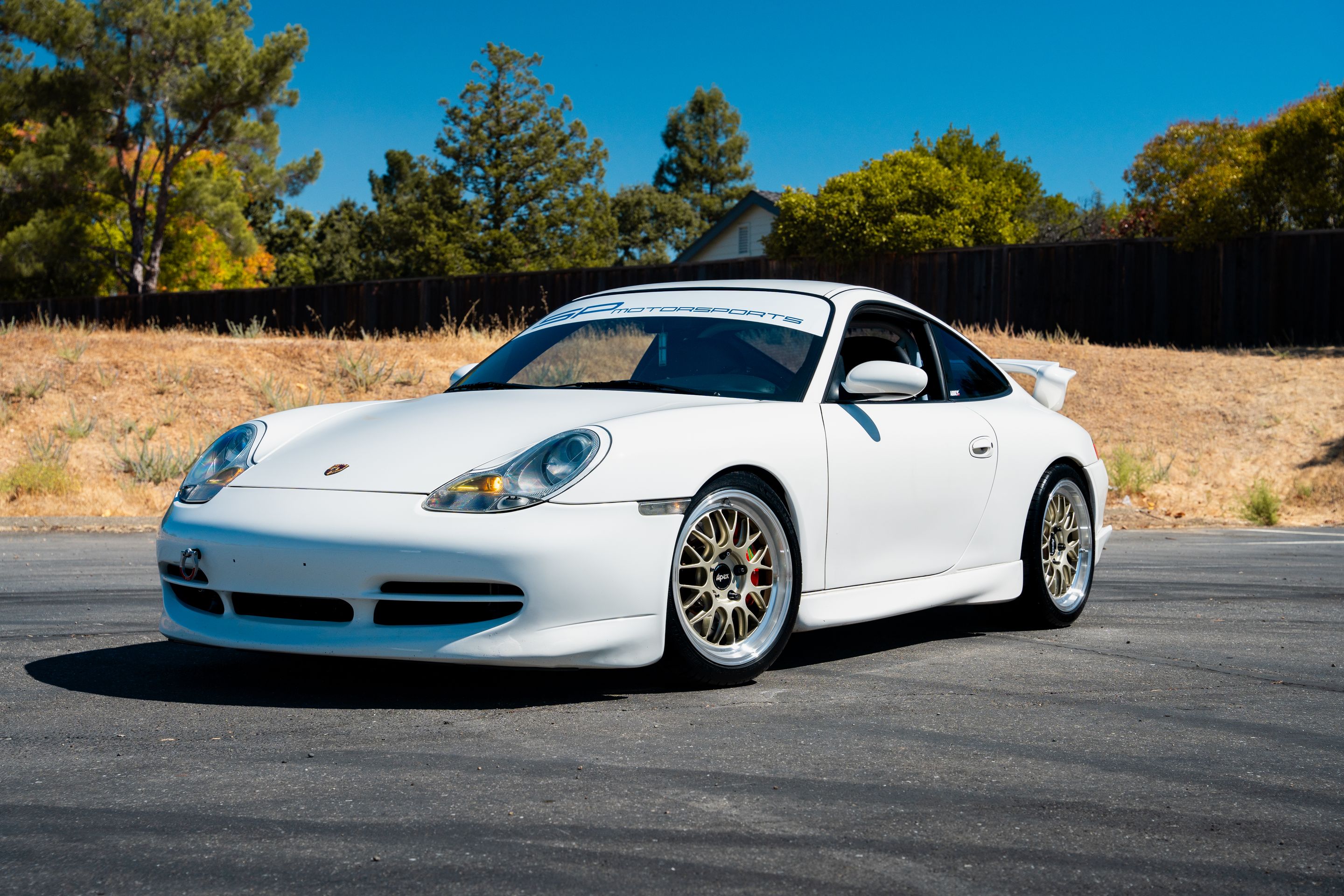 White Porsche 911 996 Carrera with 18" ML-10RT Apex wheels in Machined Lip Gloss Motorsport Gold