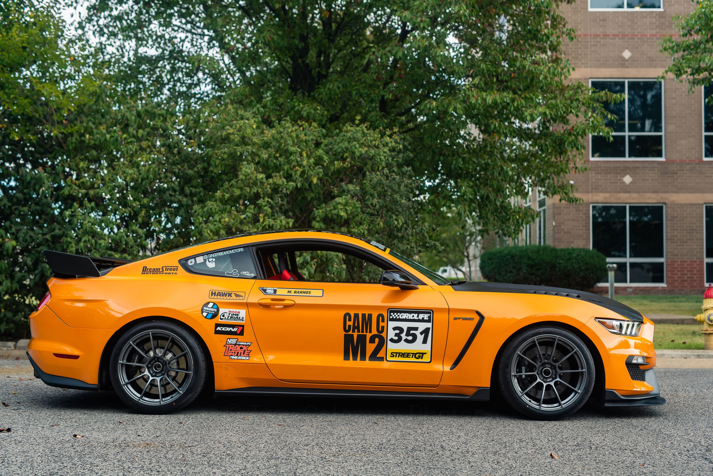 Orange Ford S550 Mustang GT350 with 19" SM-10RS Apex wheels in Anthracite