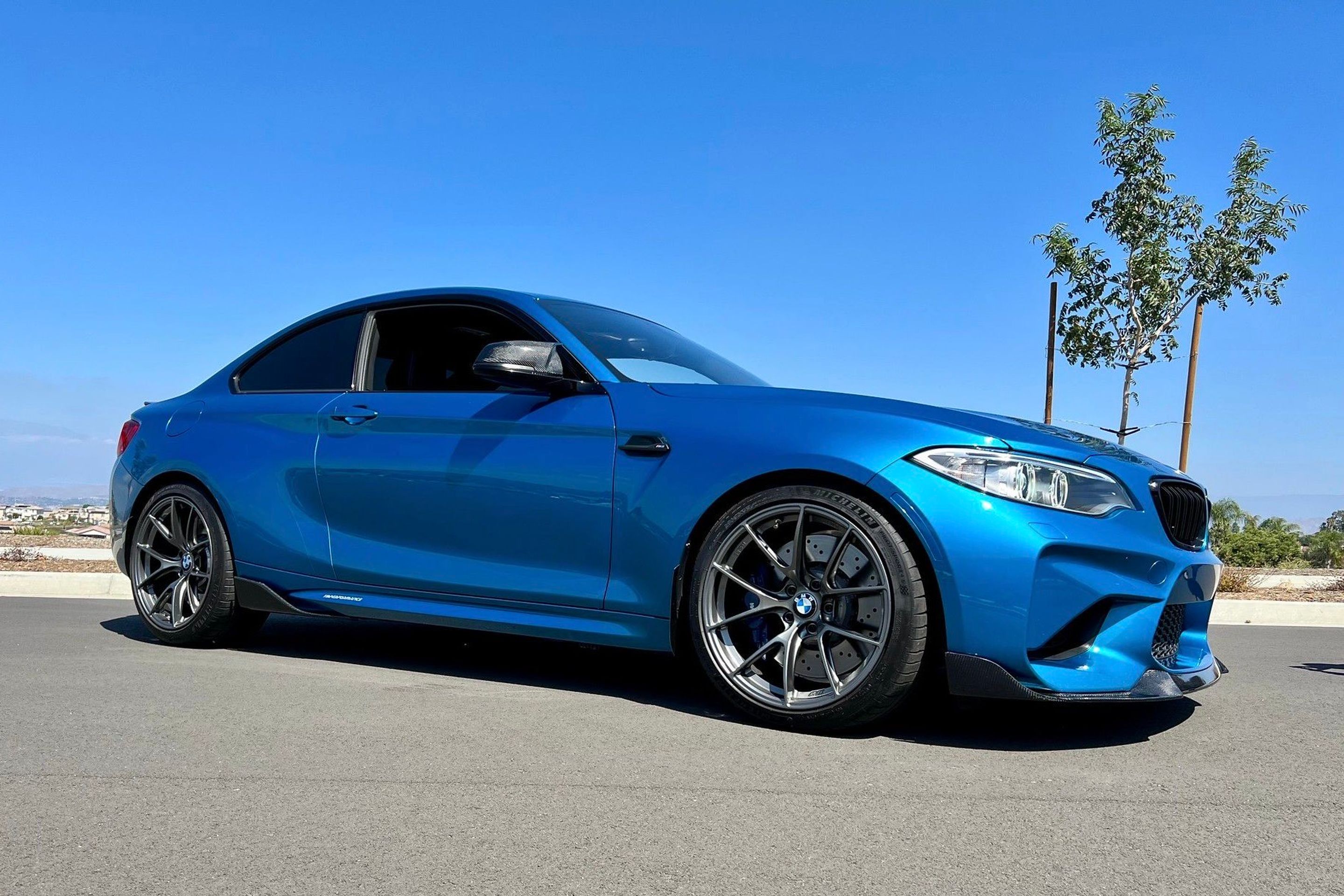 Blue BMW F87 M2 with 19" VS-5RS Apex wheels in Anthracite