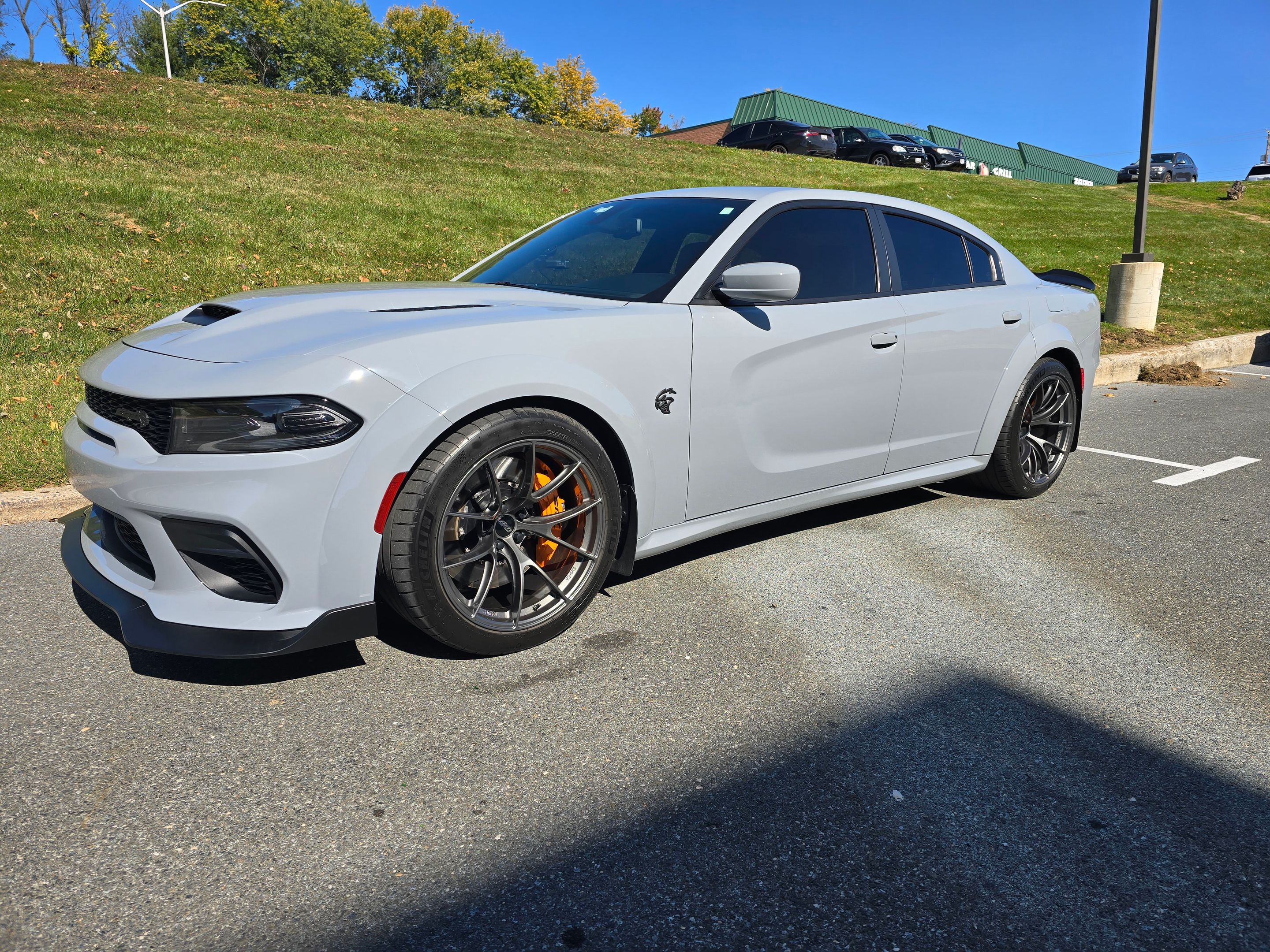 Grey Dodge Charger SRT Hellcat Widebody with 20" VS-5RS Apex wheels in Anthracite