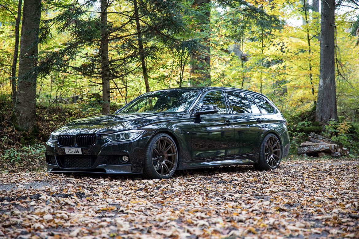 Black BMW F31 Wagon 3 Series with 19" FL-5 Apex wheels in Anthracite