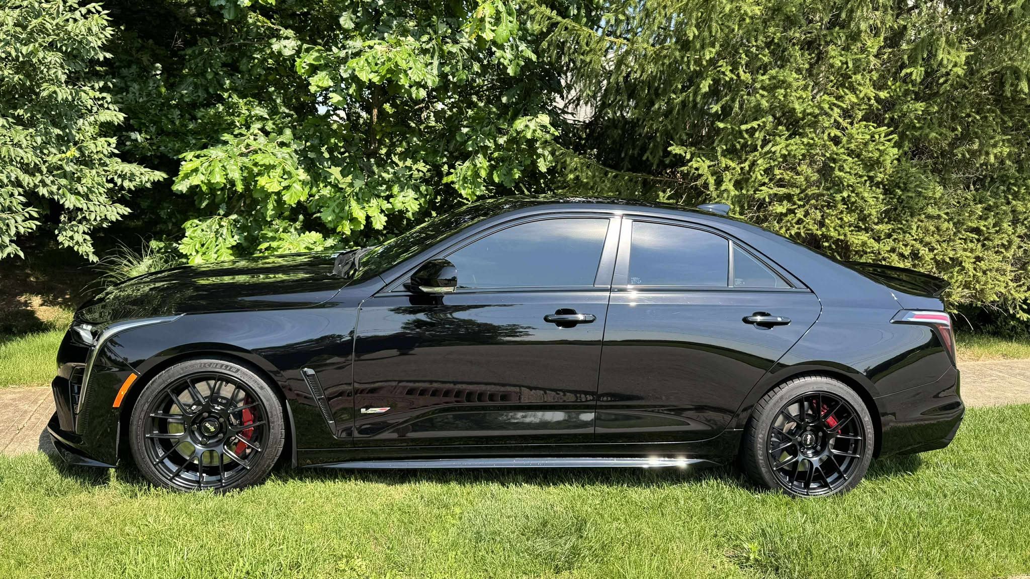 Black Cadillac CT4-V Blackwing with 18" EC-7RS Apex wheels in Satin Black