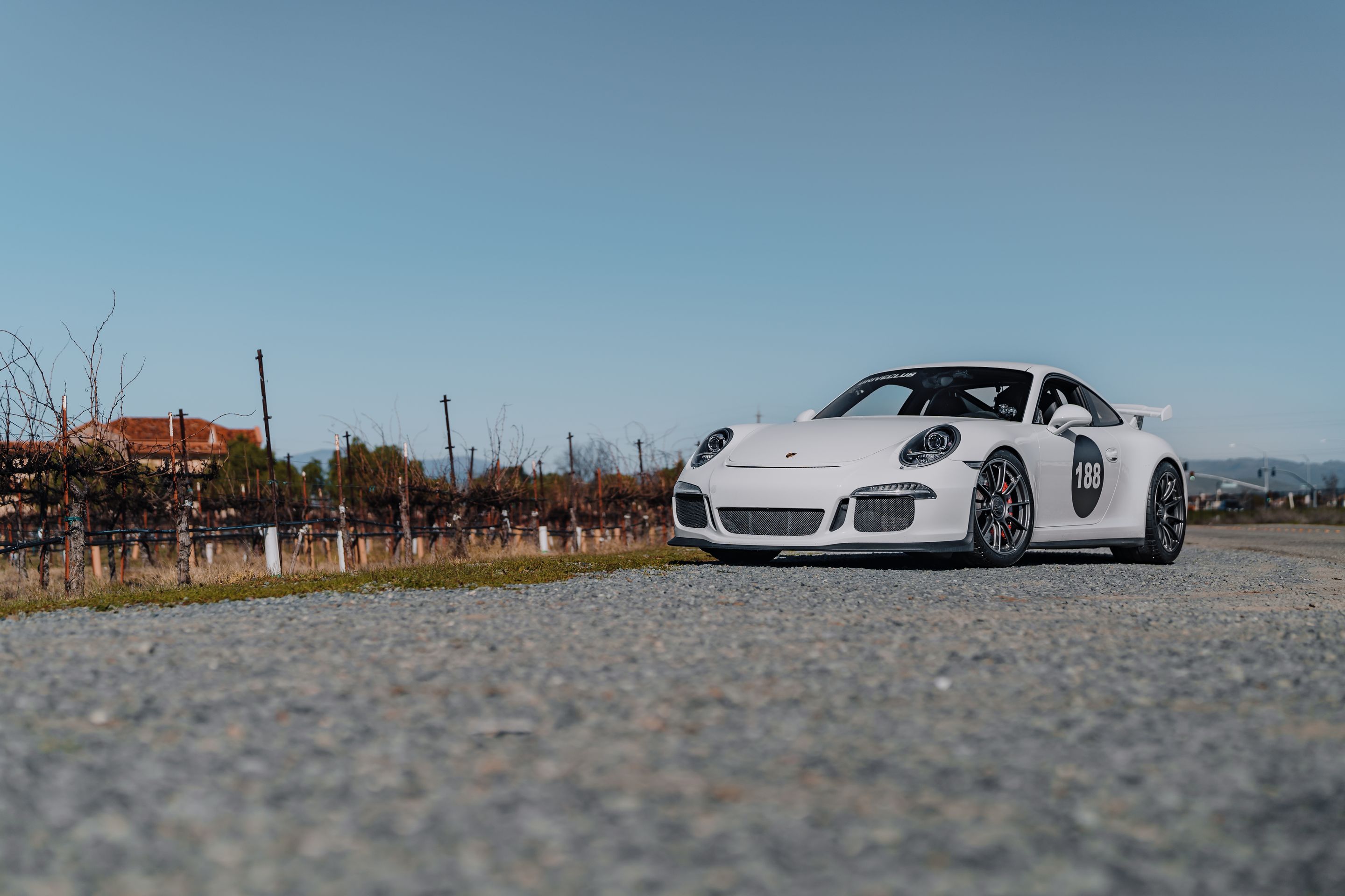 White Porsche 911 991.1 GT3 with 19" SM-10RS Apex wheels in Anthracite