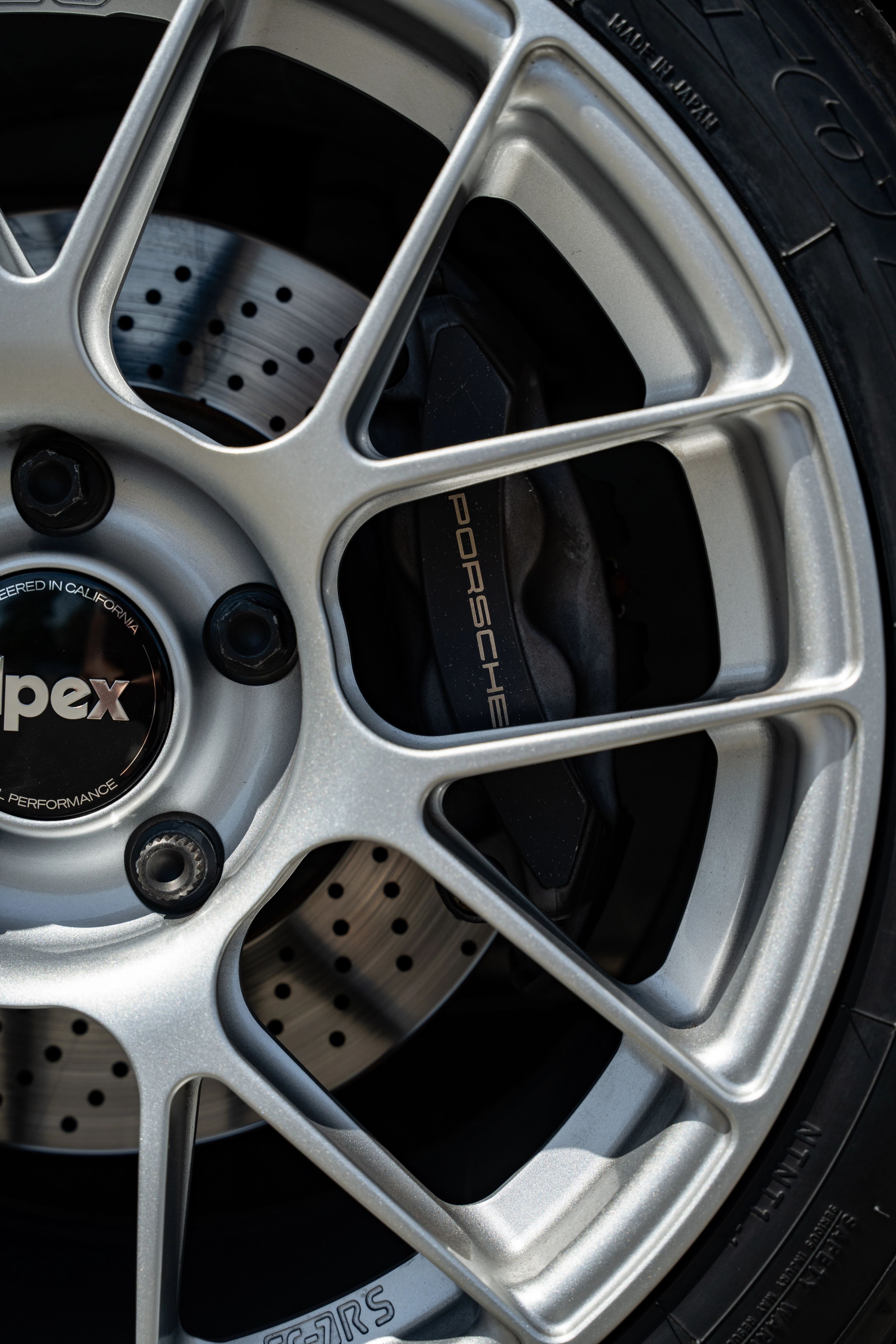 White Porsche 911 997 Carrera with 18" EC-7RS Apex wheels in Race Silver