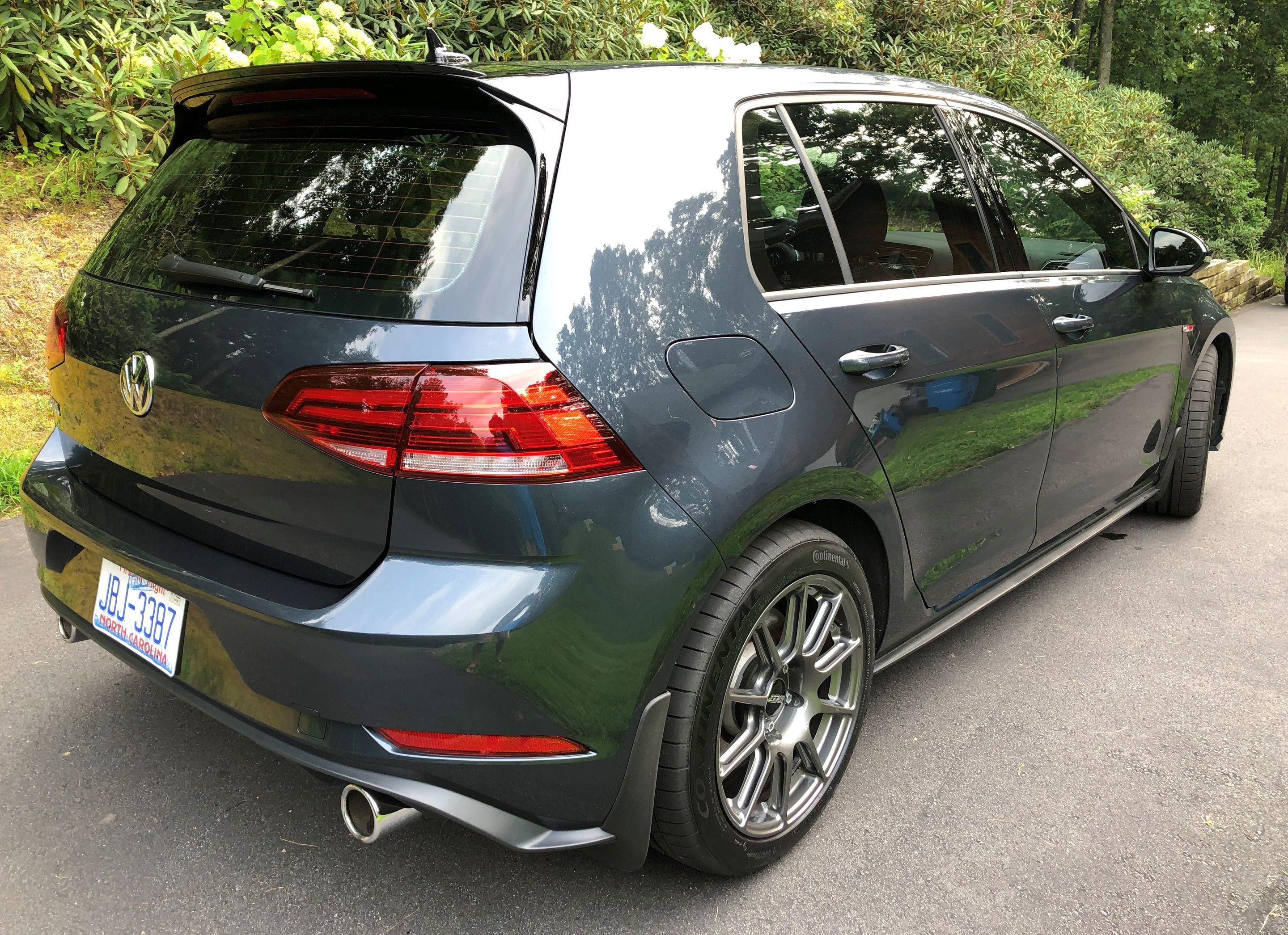 Grey VW MK7 GTI with 17" SM-10 Apex wheels in Anthracite