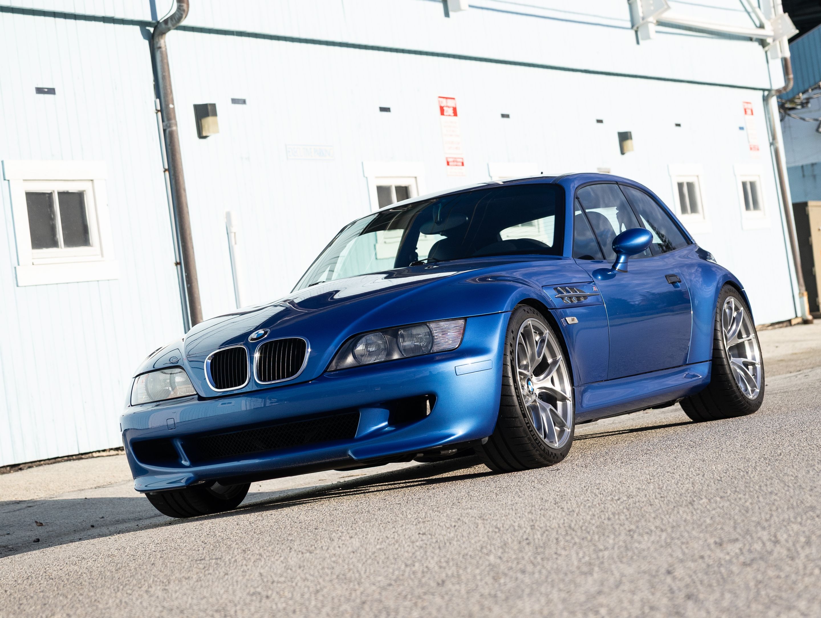 Blue BMW E36/8 Coupe Z3 M with 18" VS-5RS Apex wheels in Brushed Clear