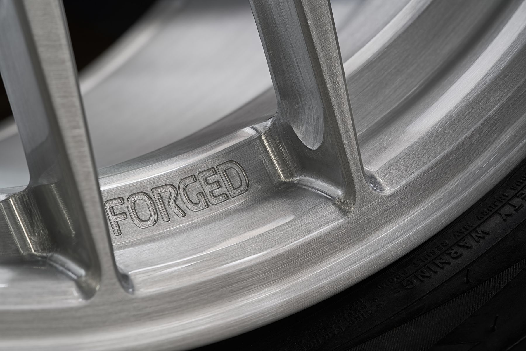 White Porsche 911 996 GT2 with 20" VS-5RS Apex wheels in Brushed Clear