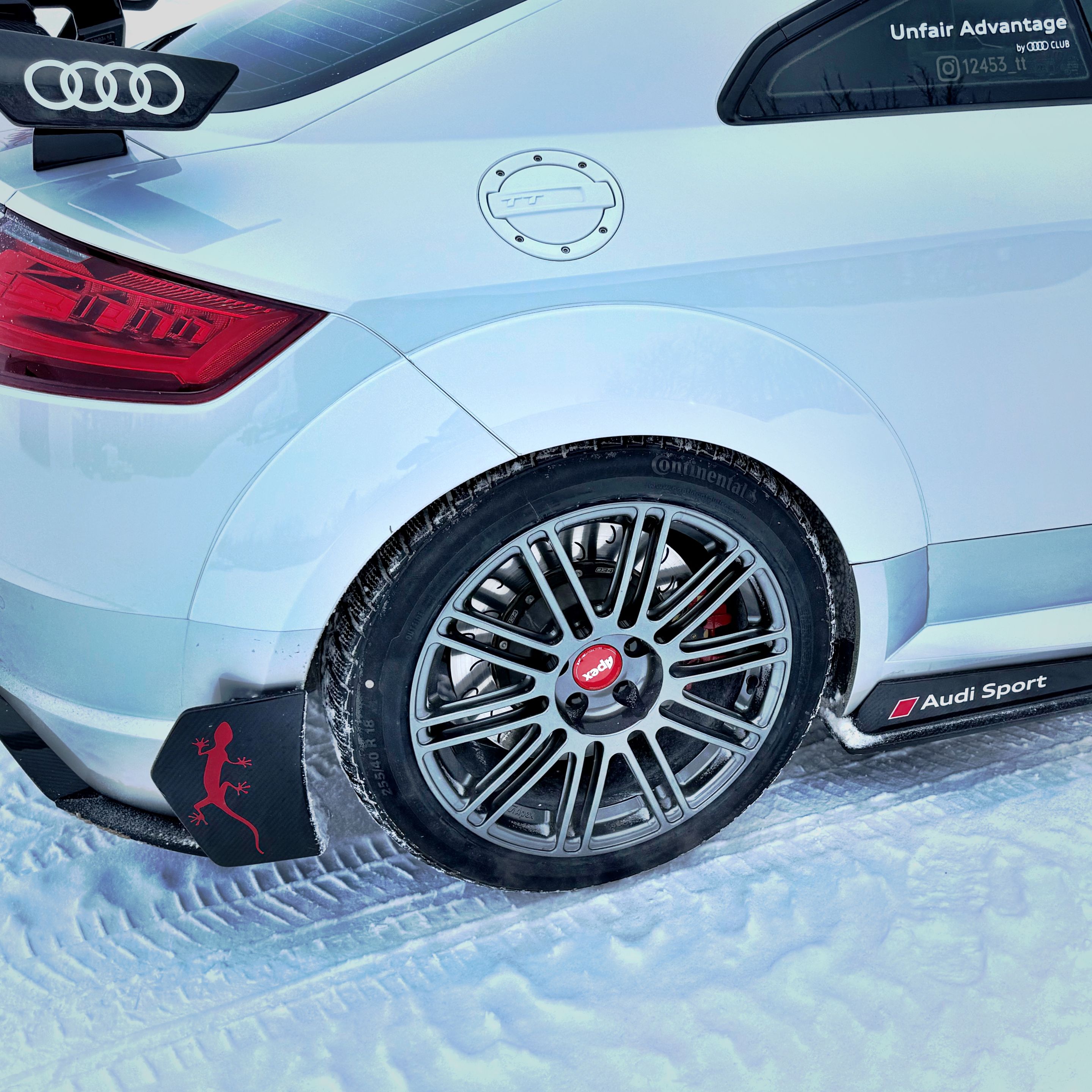 Race Livery Audi FV/8S TT RS with 18" TC-10RT Apex wheels in Anthracite