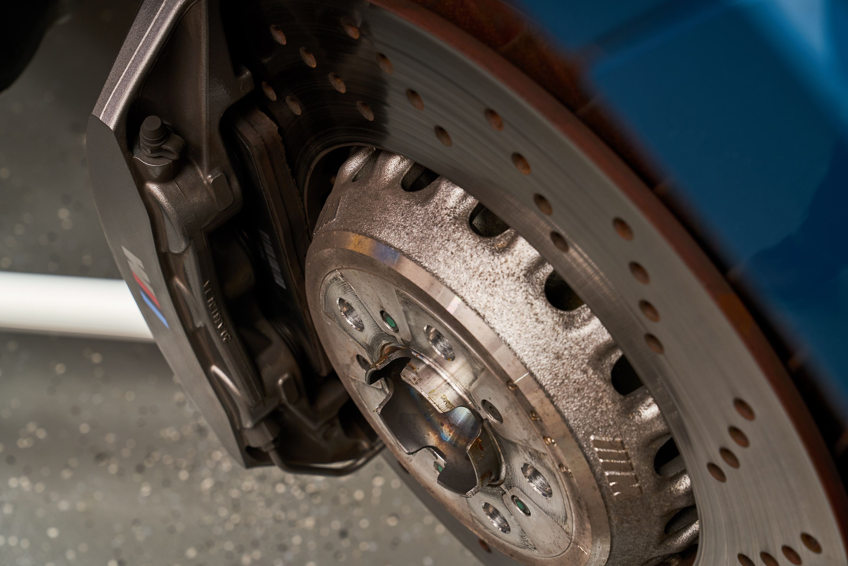 Blue BMW F87 M2 with 19" EC-7 Apex wheels in Race Silver