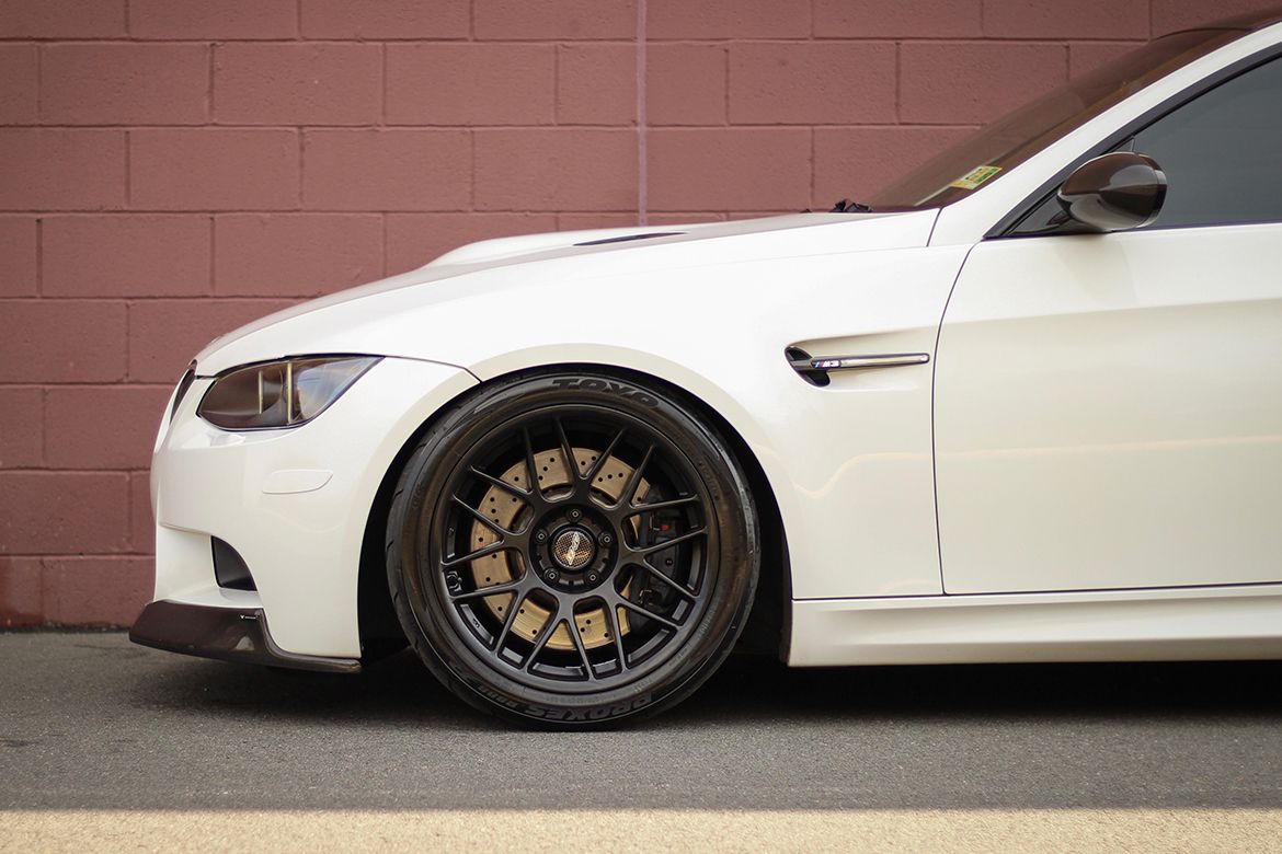 White BMW E92 Coupe M3 with 18" ARC-8 Apex wheels in Satin Black