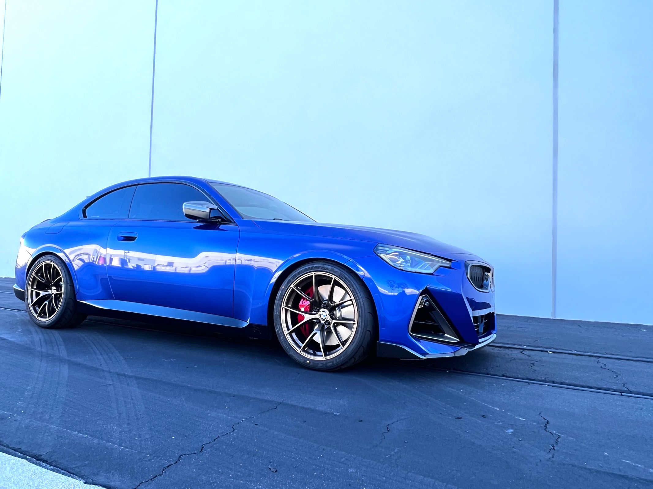 Blue BMW G42 2 Series with 19" VS-5RS Apex wheels in Satin Bronze