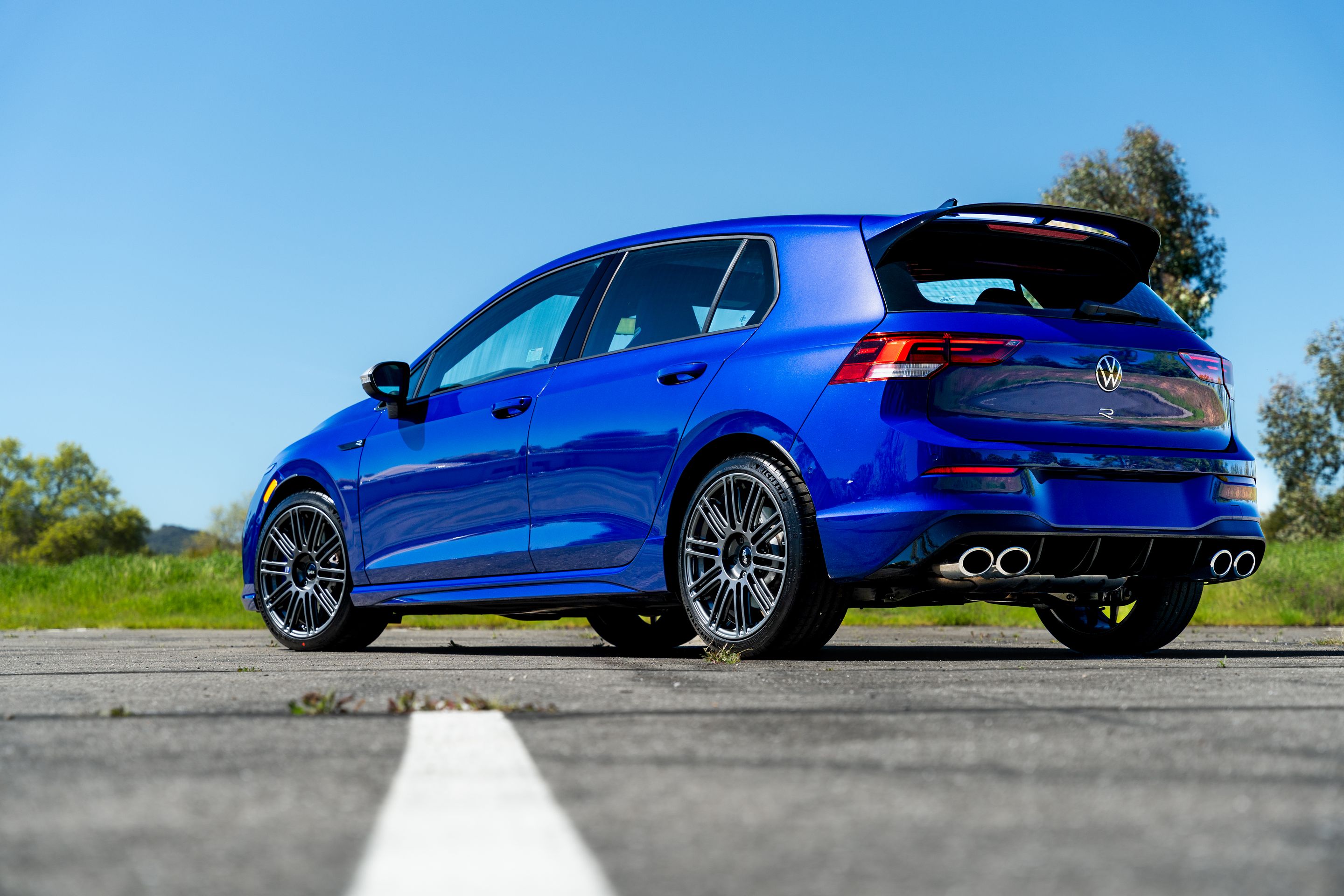 Blue VW MK8 Golf R with 18" TC-10RT Apex wheels in Anthracite